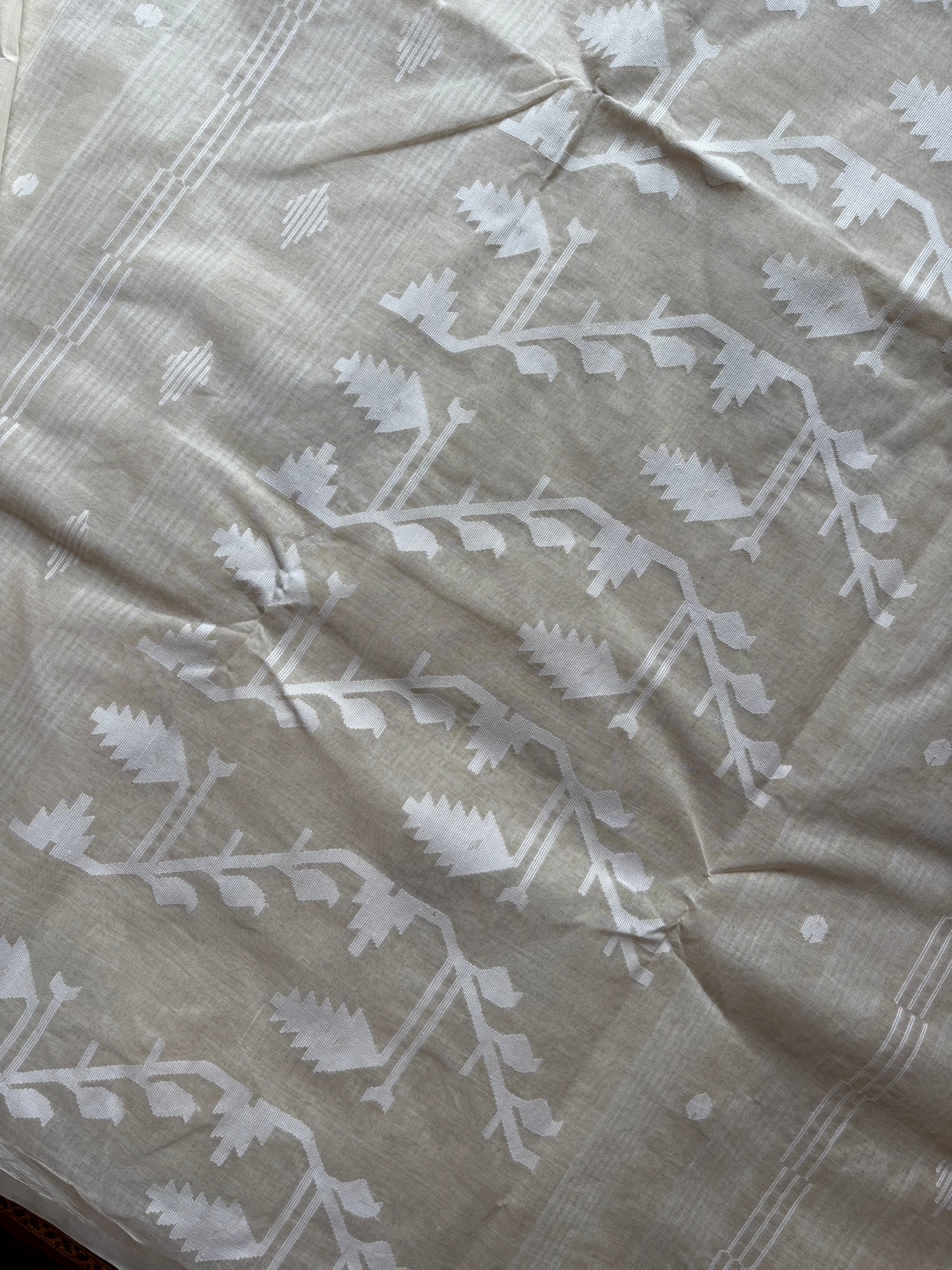 Handwoven Offwhite Cotton Jamdani Saree