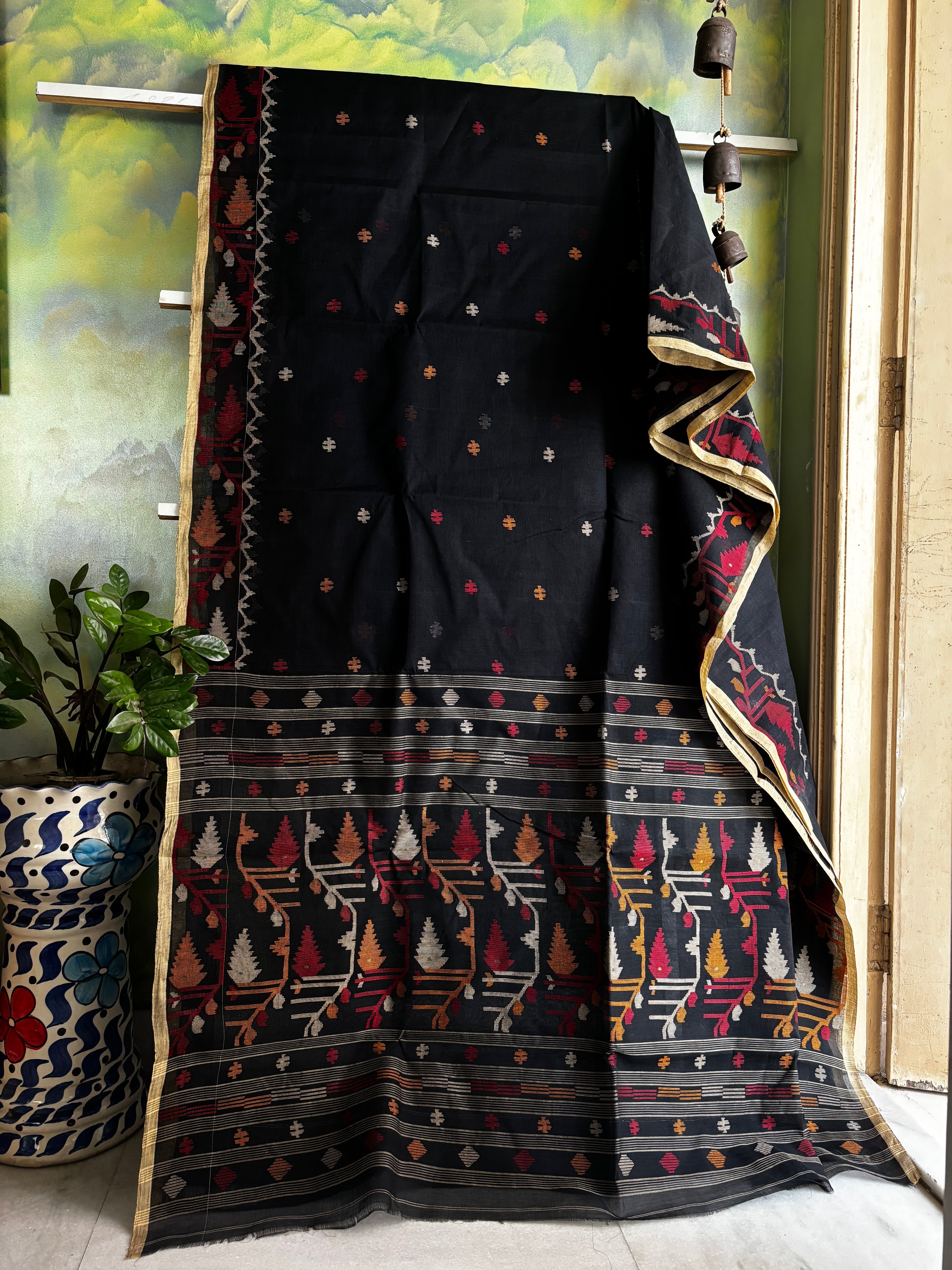 Handwoven Black Colour Cotton Jamdani Saree
