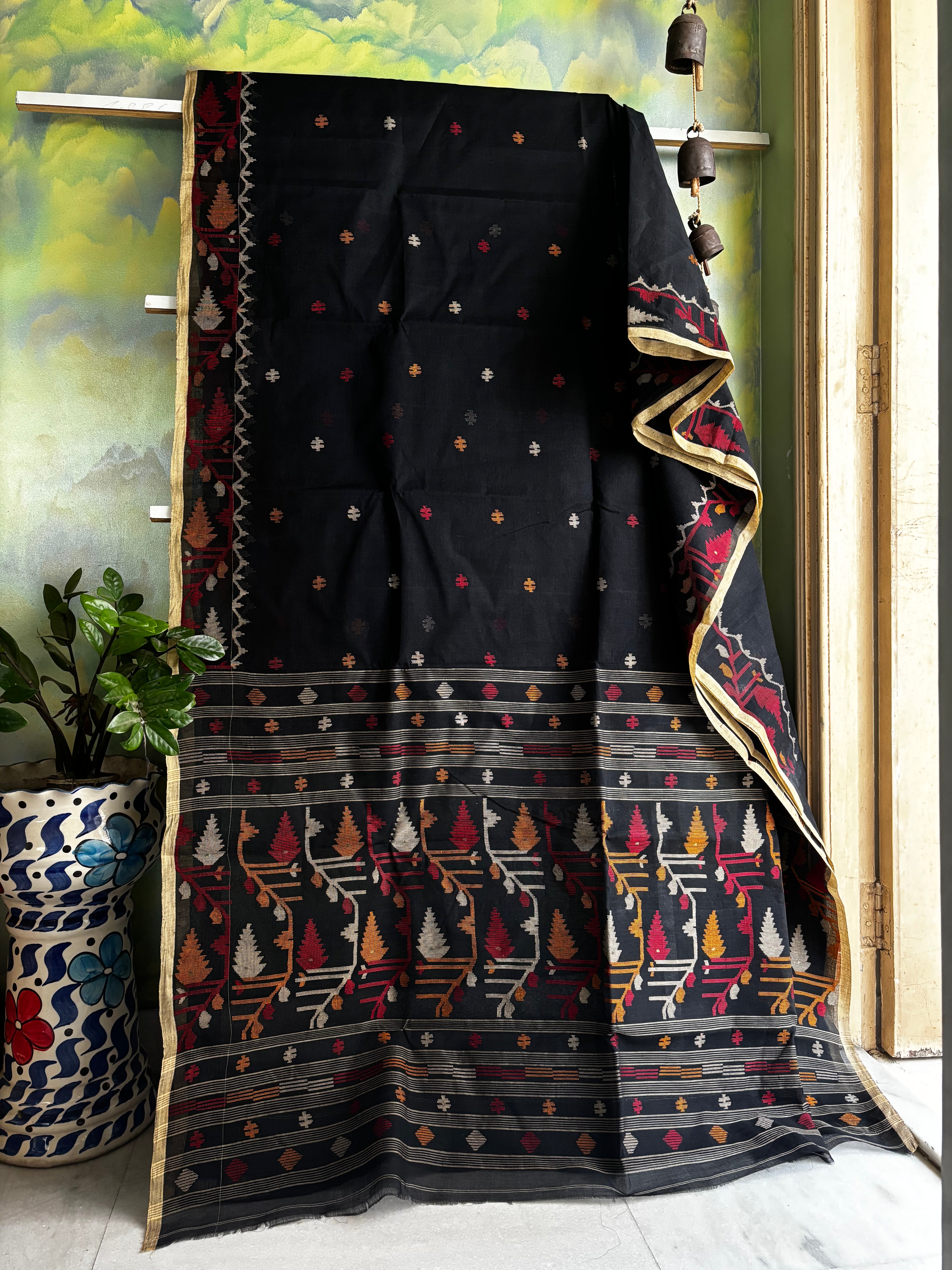 Handwoven Black Colour Cotton Jamdani Saree
