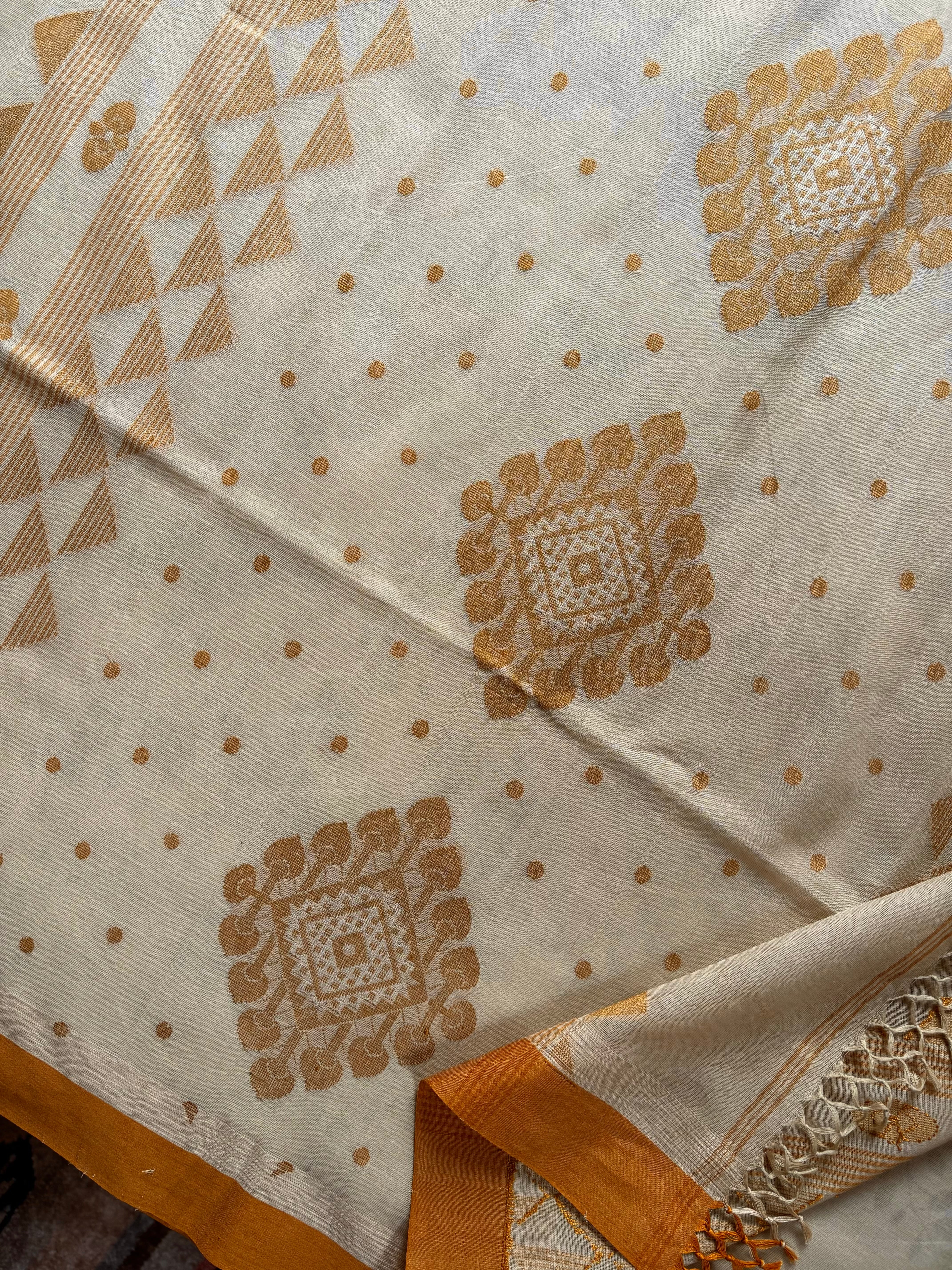 Handwoven Light Beige Colour Cotton Jamdani Saree