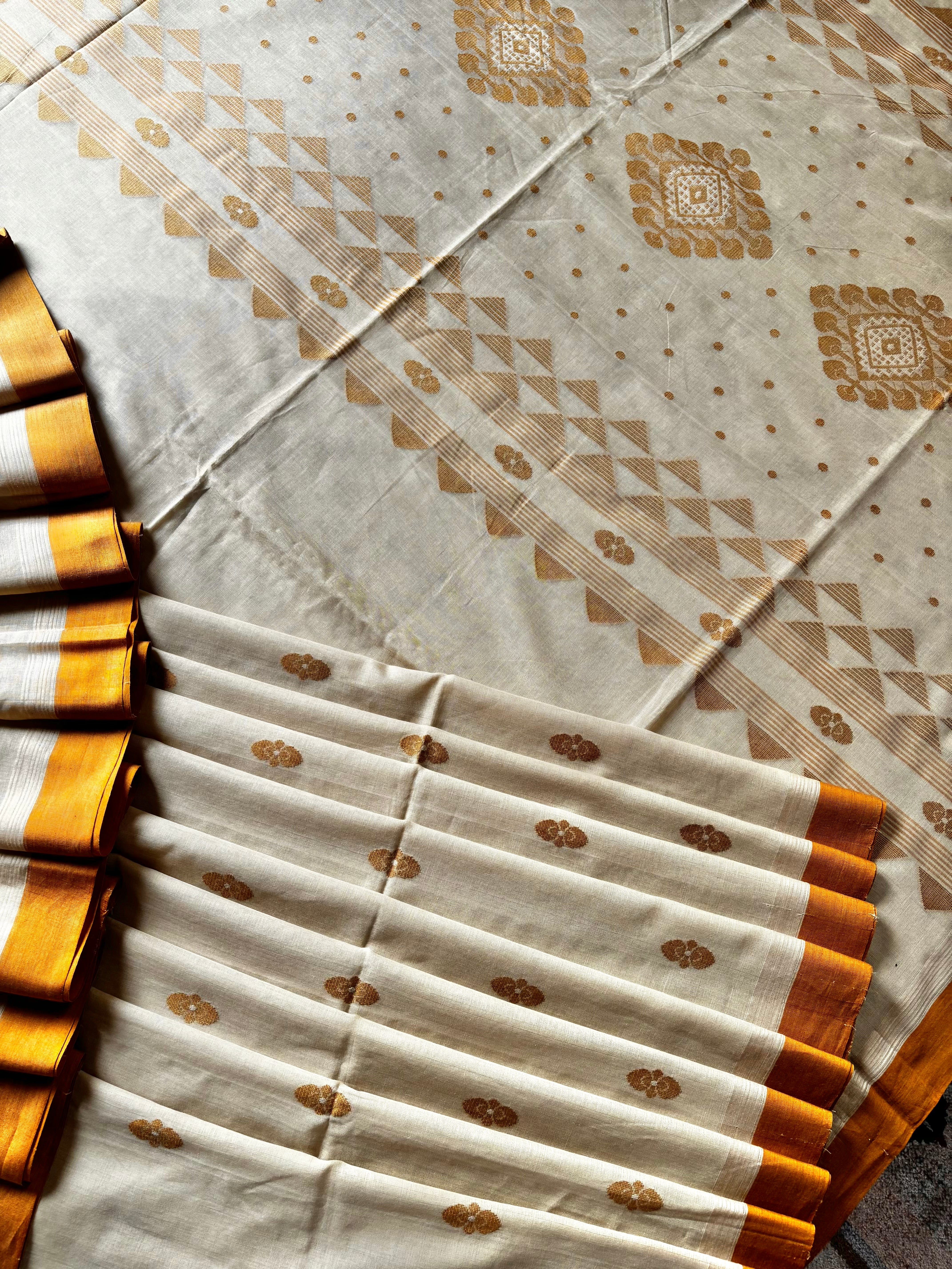 Handwoven Light Beige Colour Cotton Jamdani Saree