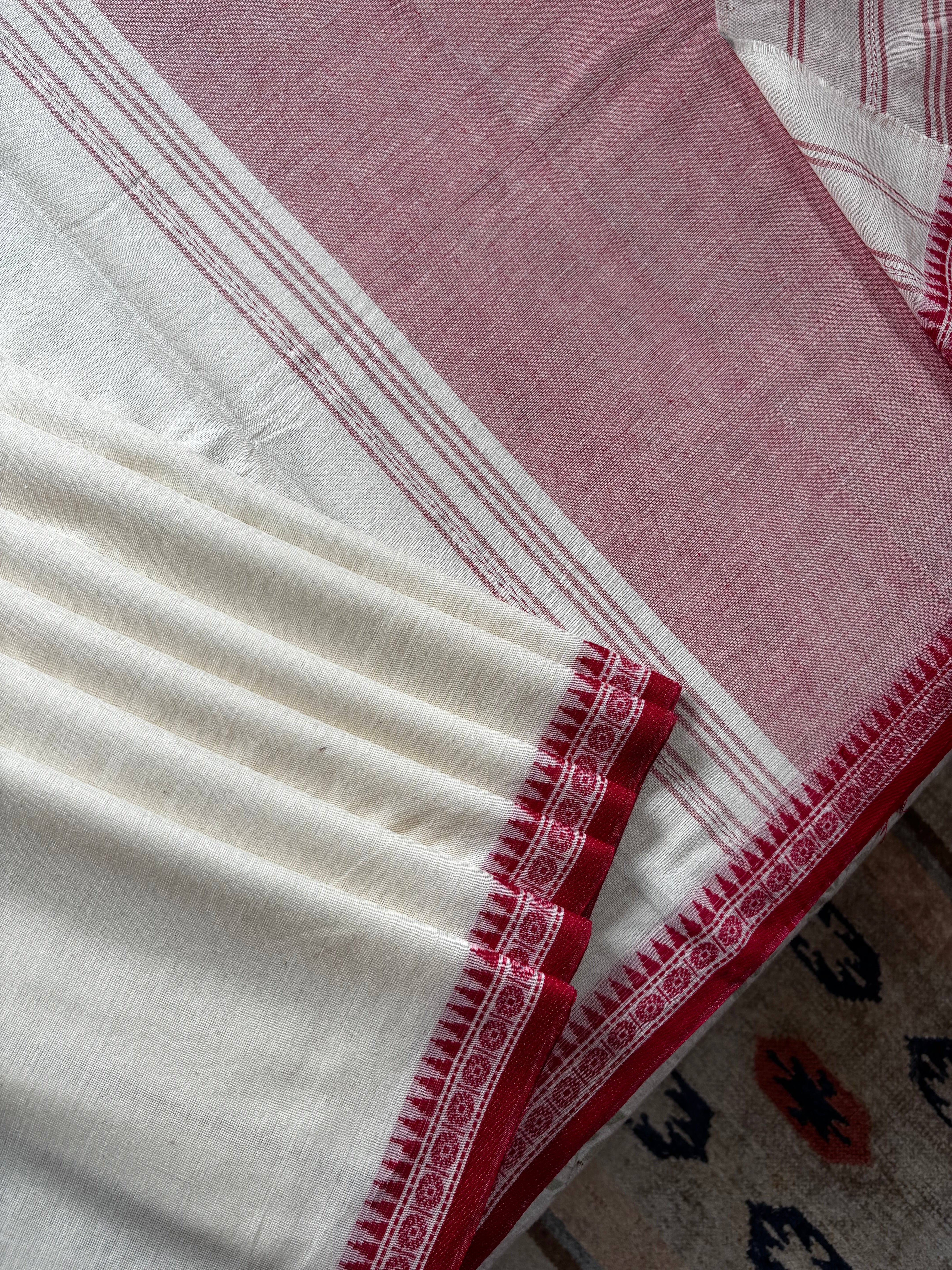 Handwoven Cream White Cotton Dhonekhali Saree