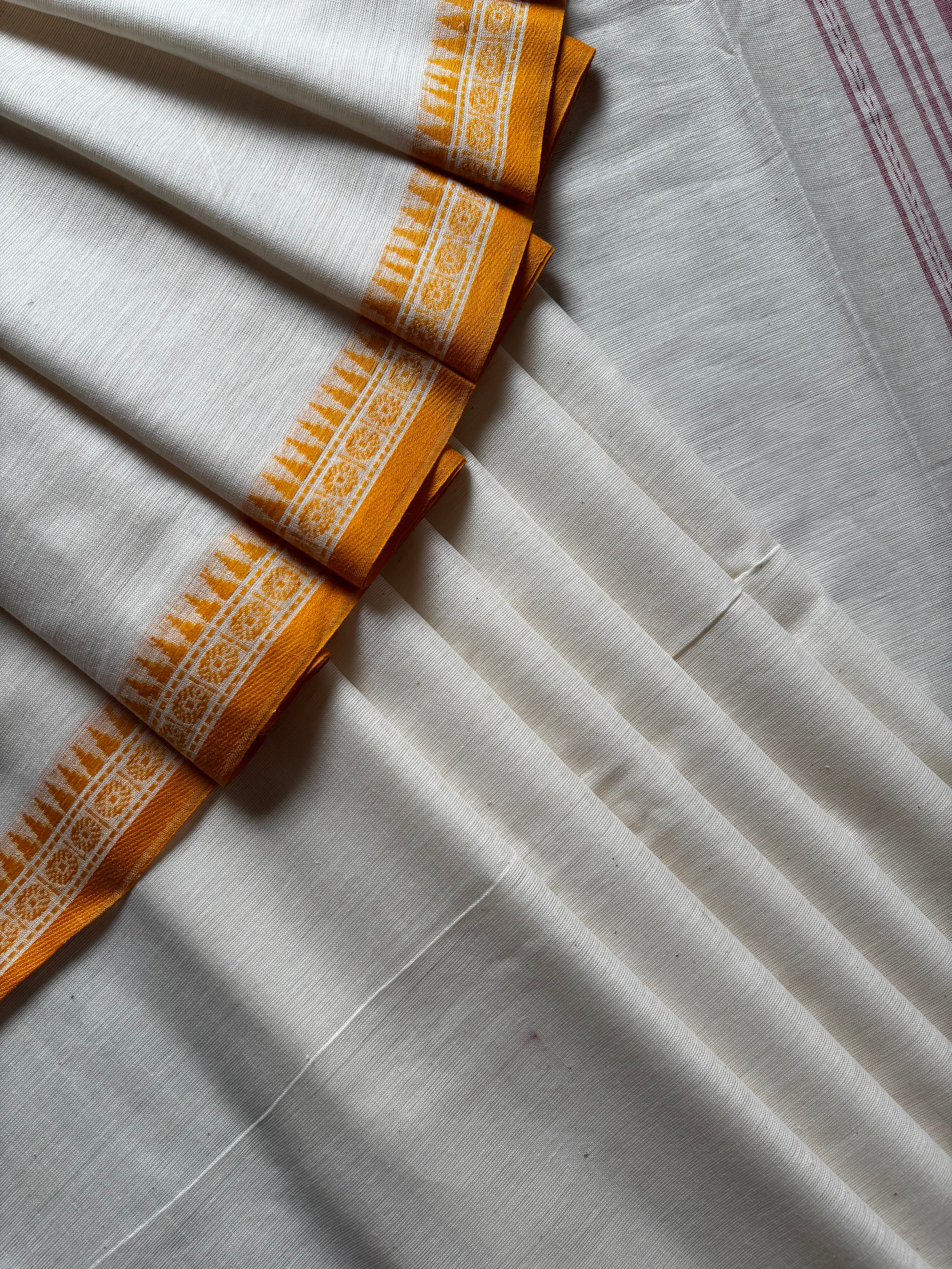 Handwoven Cream White Cotton Dhonekhali Saree