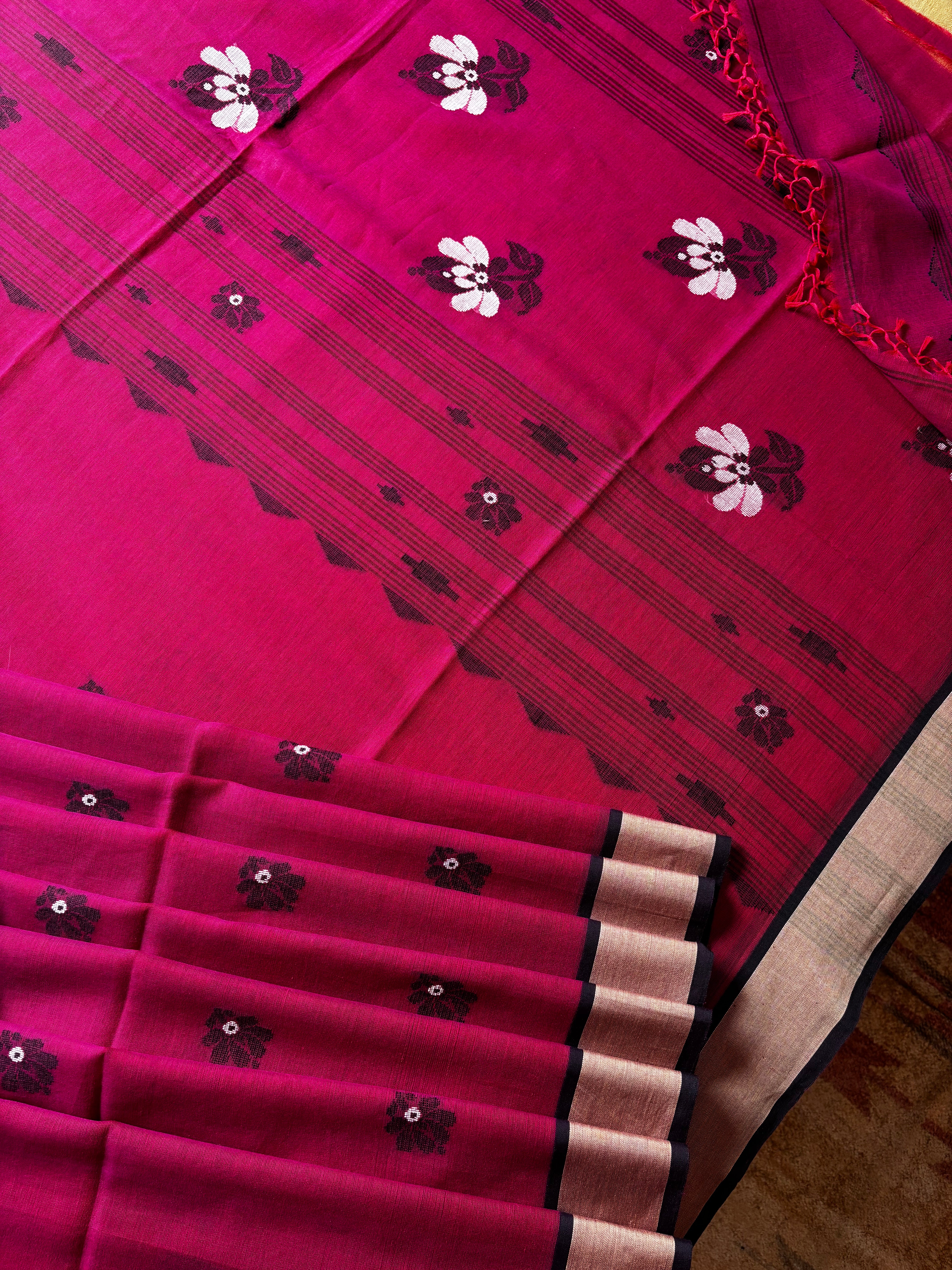 Handwoven Pink Red Dual Toned Cotton Jamdani Saree