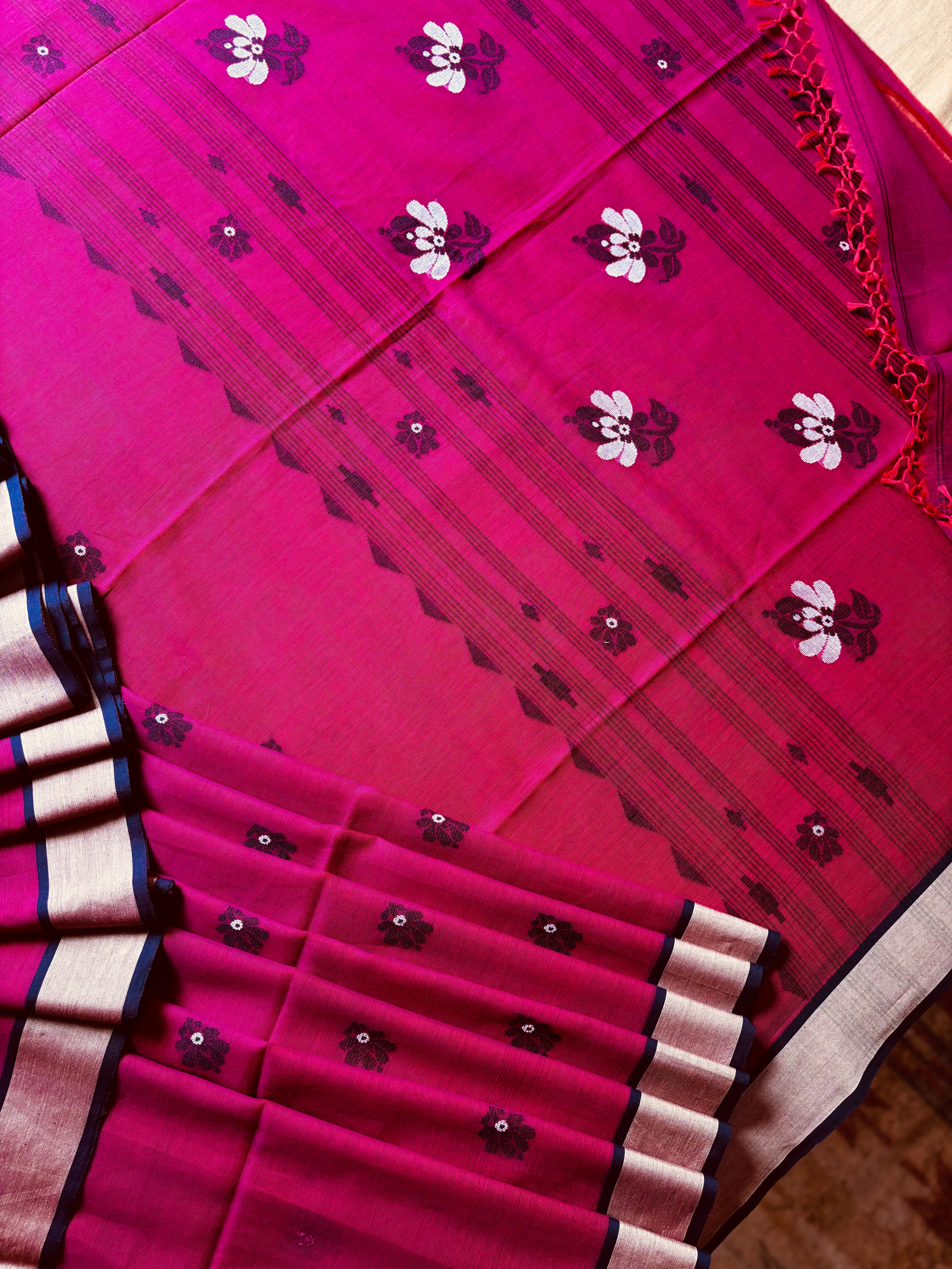 Handwoven Pink Red Dual Toned Cotton Jamdani Saree