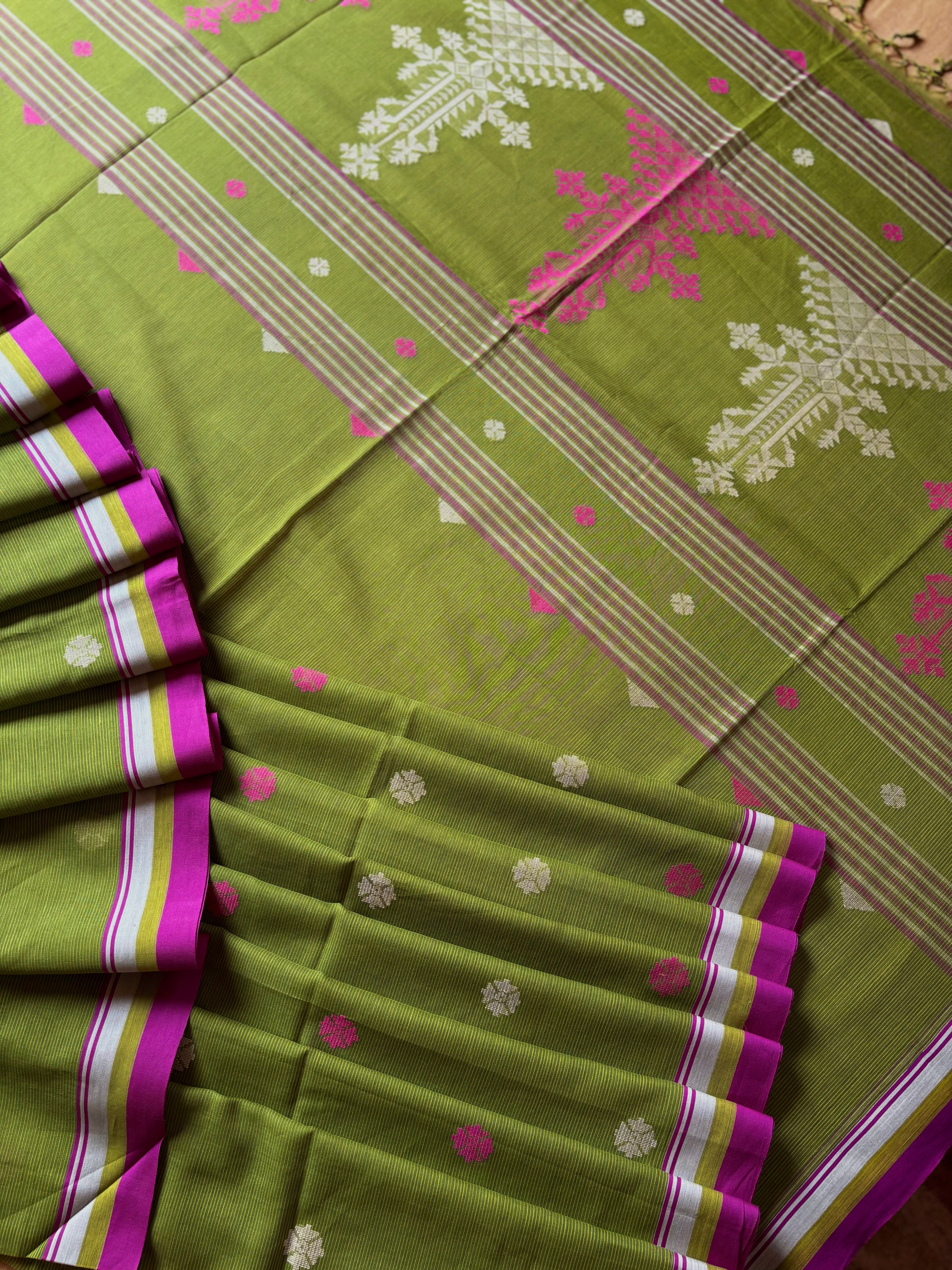 Handwoven Green Colour Cotton Jamdani Saree