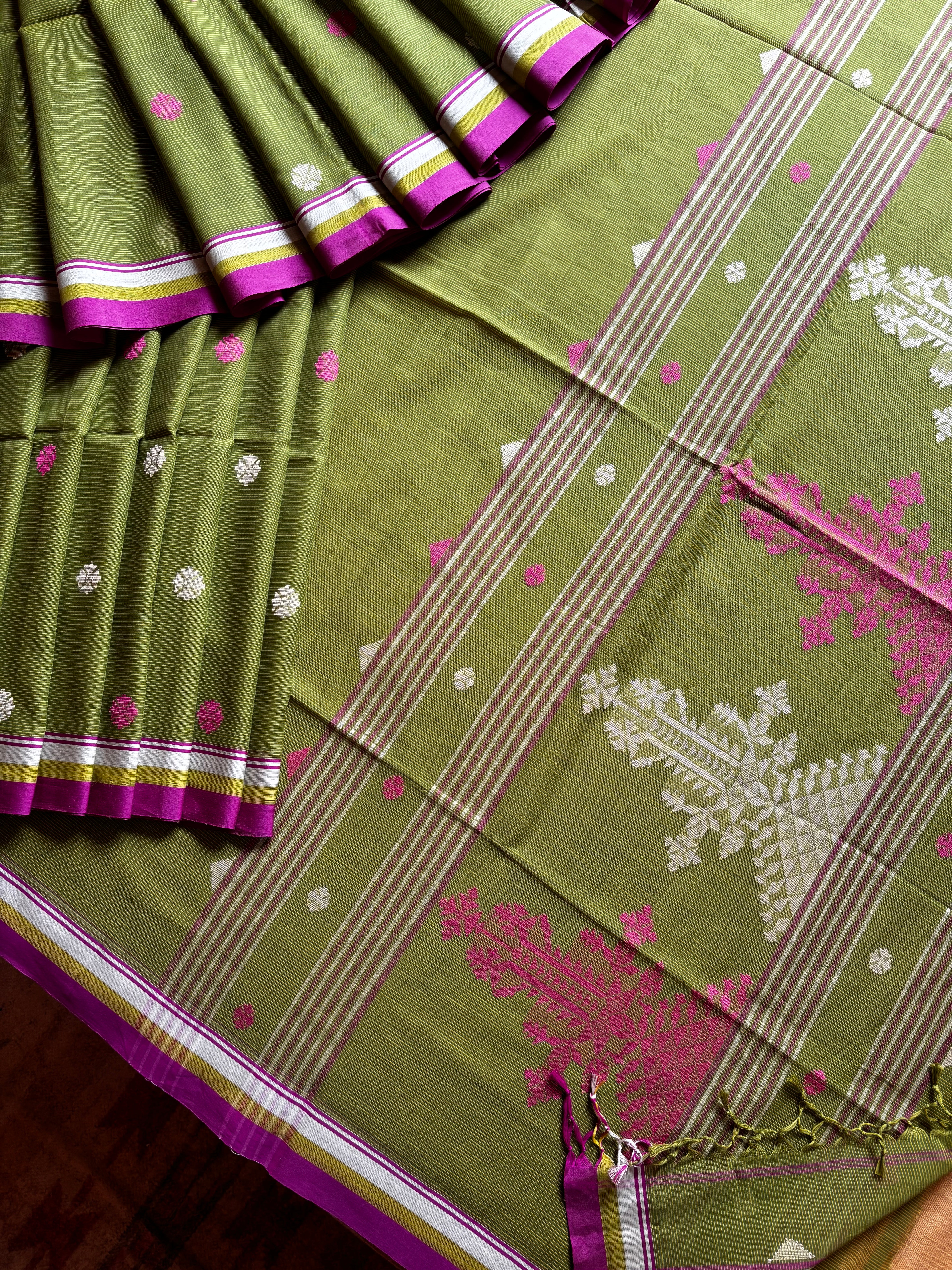 Handwoven Green Colour Cotton Jamdani Saree