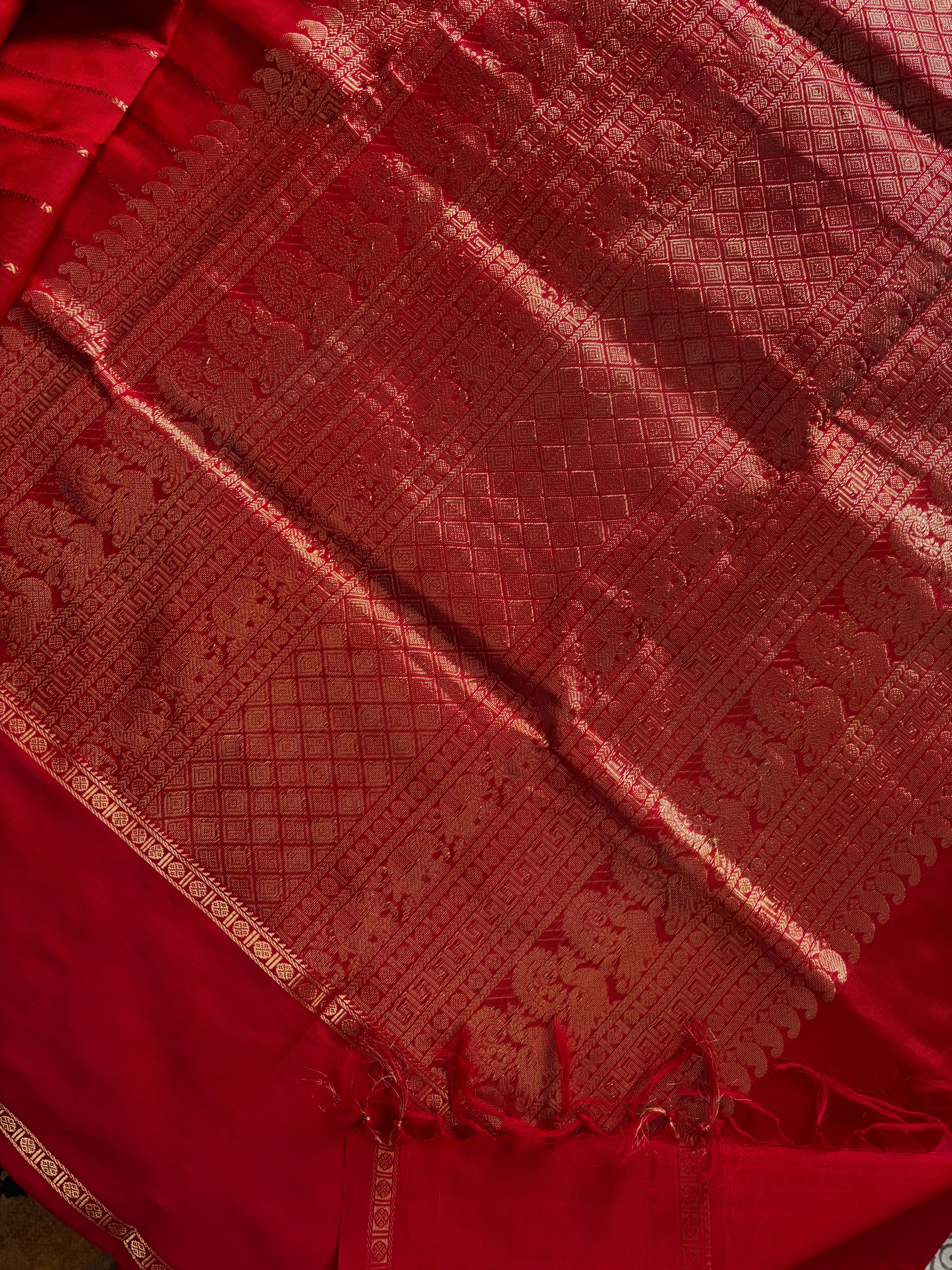 Handwoven Red Colour Kanchipuram Silk Cotton Saree