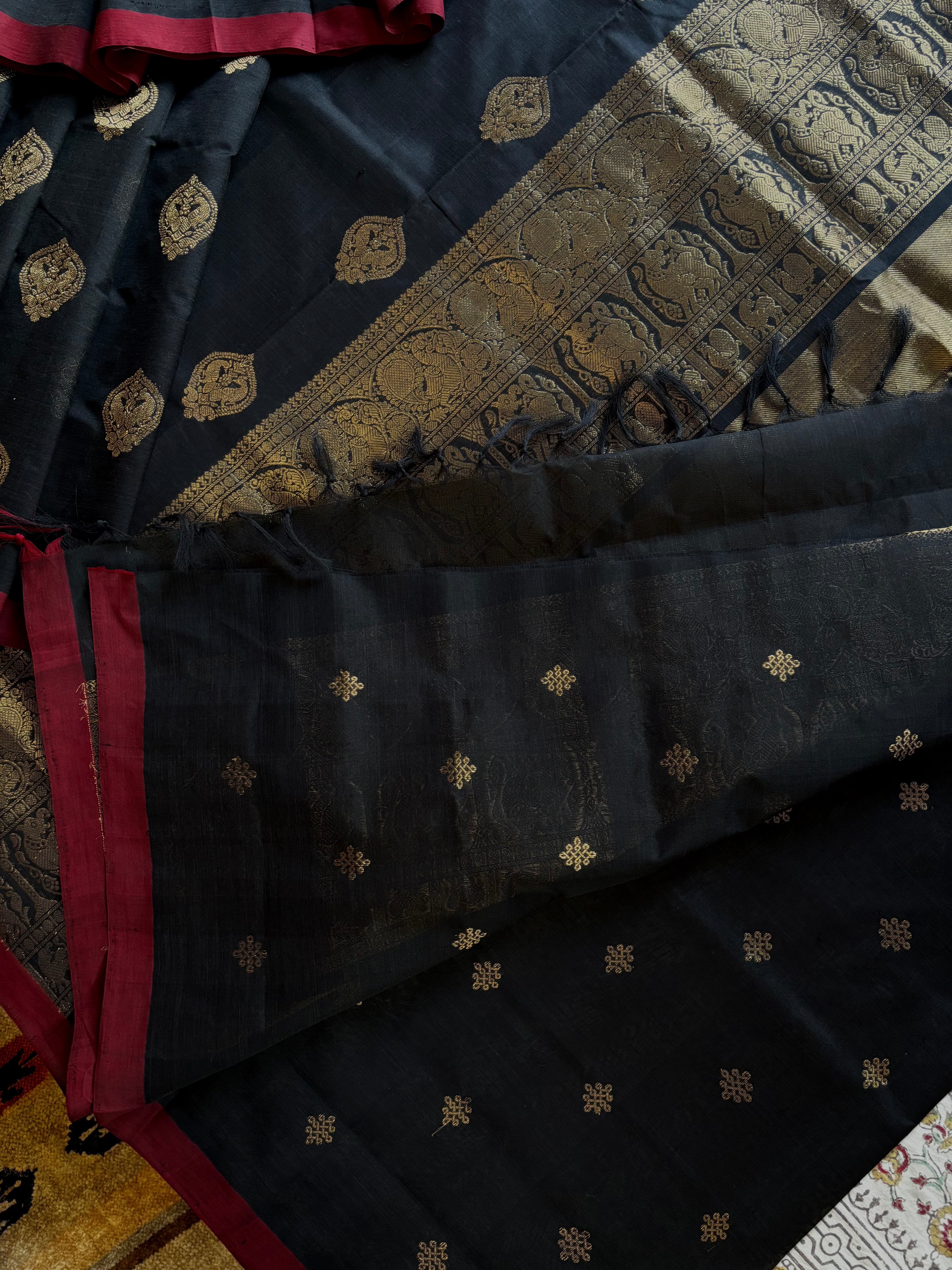 Handwoven Black Colour Kanchipuram Silk Cotton Saree