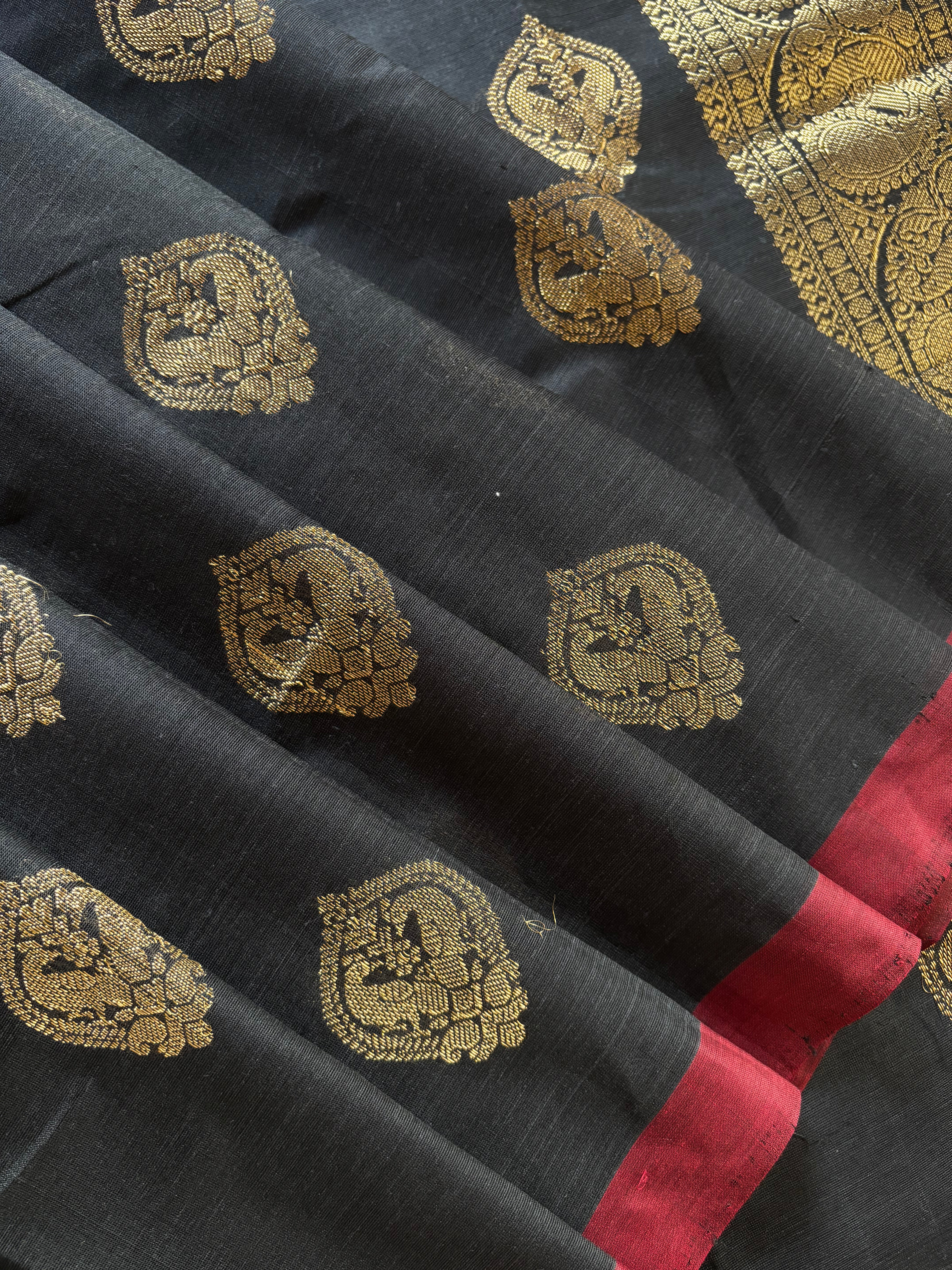 Handwoven Black Colour Kanchipuram Silk Cotton Saree