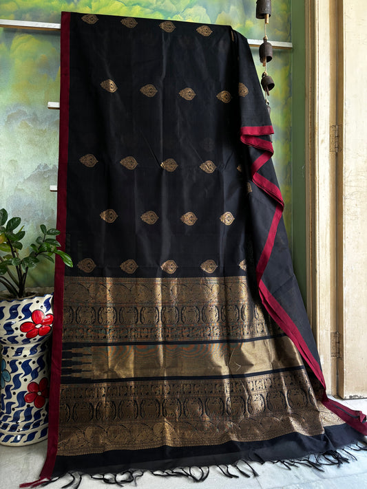 Handwoven Black Colour Kanchipuram Silk Cotton Saree