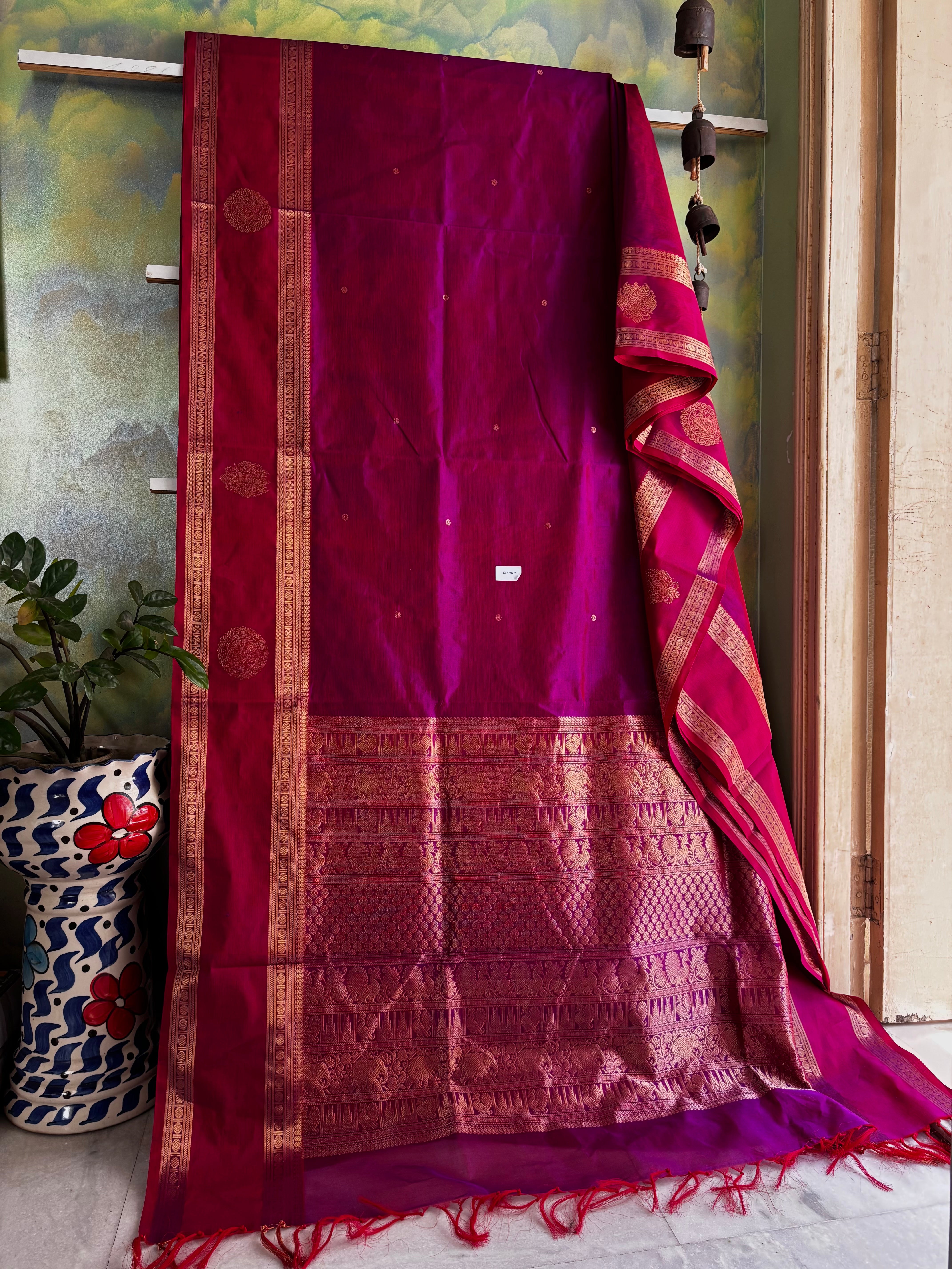 Handwoven Dual Toned Magenta Colour Kanchipuram Silk Cotton Saree