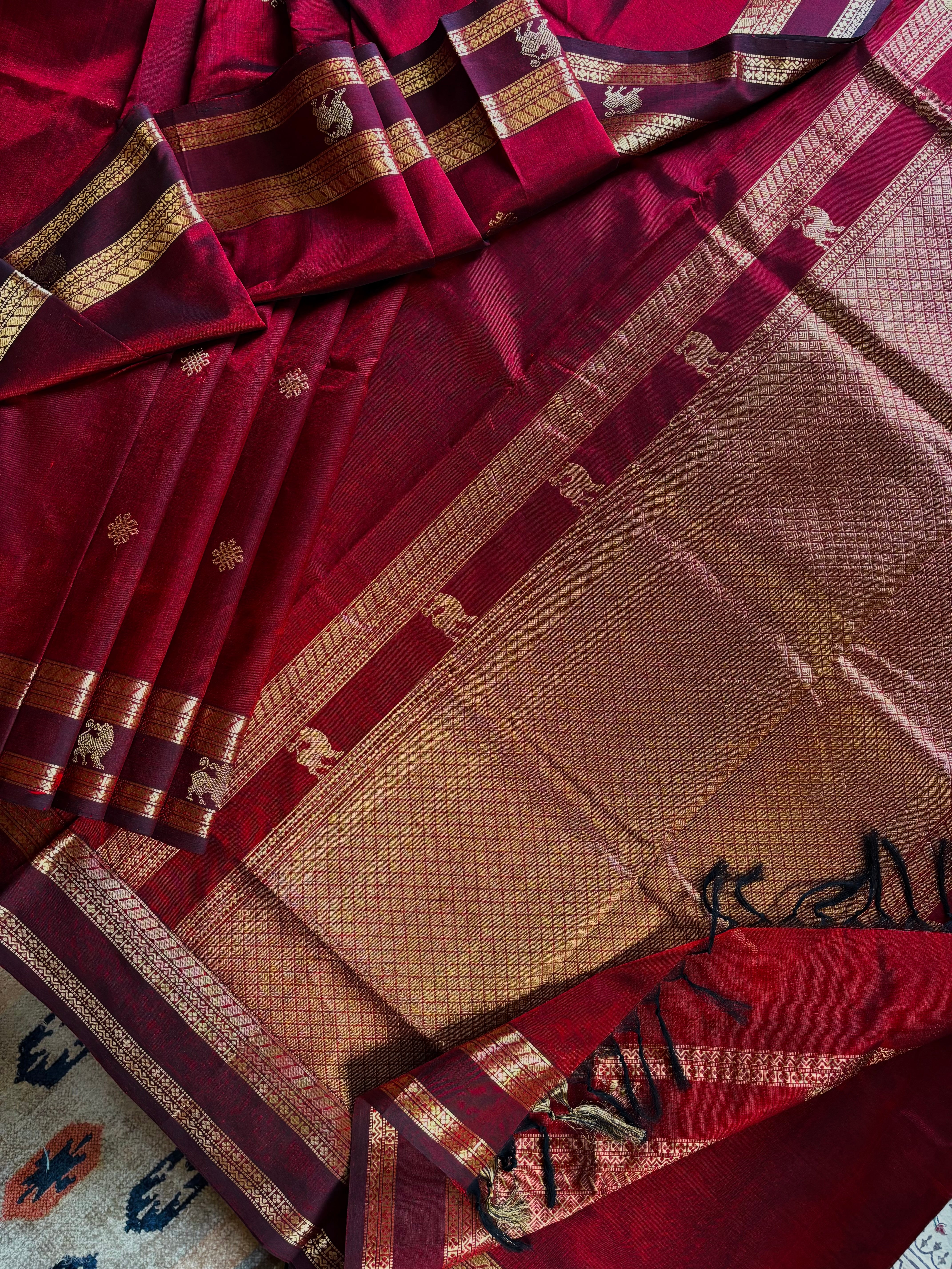 Handwoven Dark Reddish Maroon Colour Kanchipuram Silk Cotton Saree