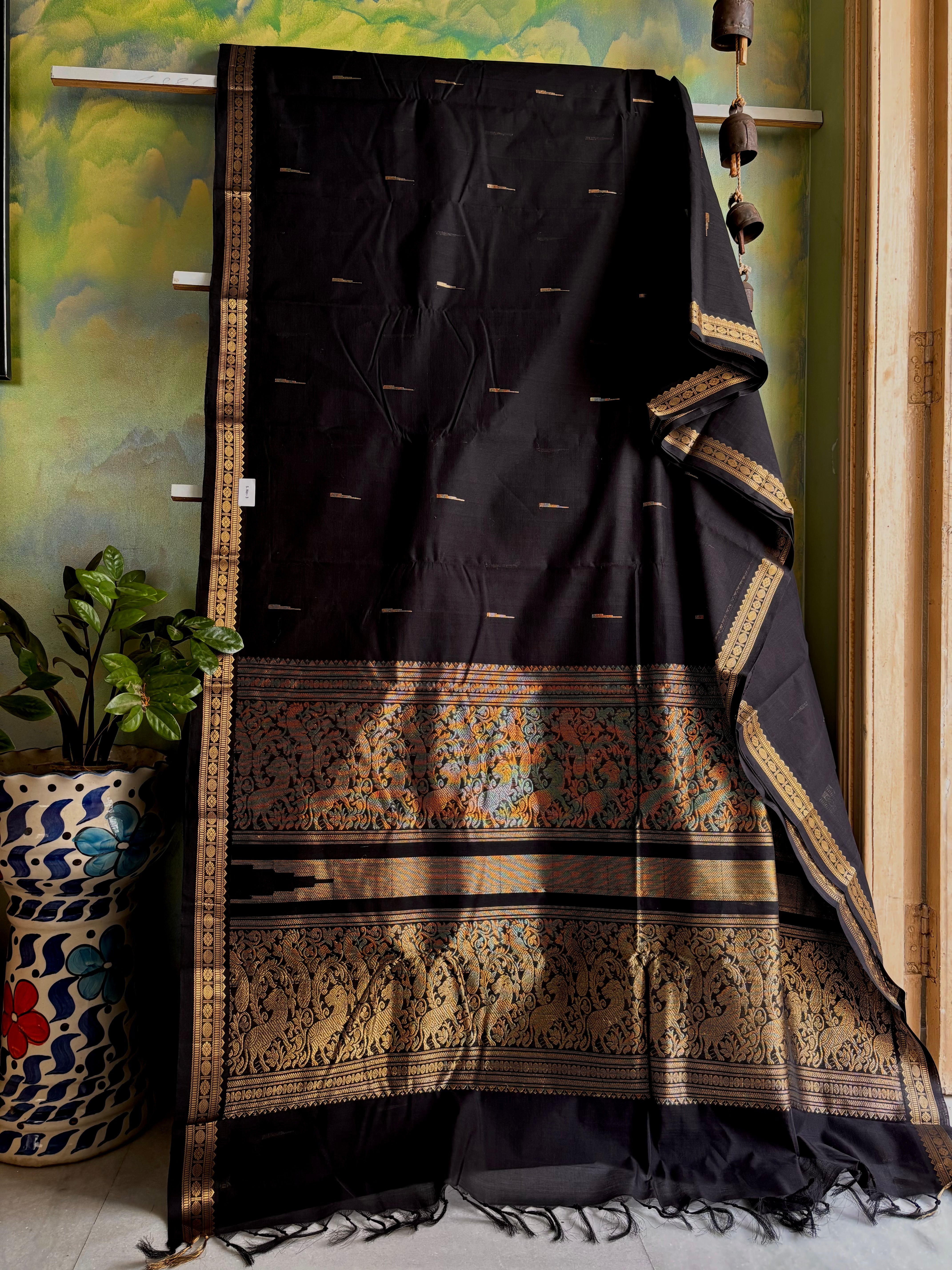 Handwoven Black Colour Cotton Kanchipuram Saree