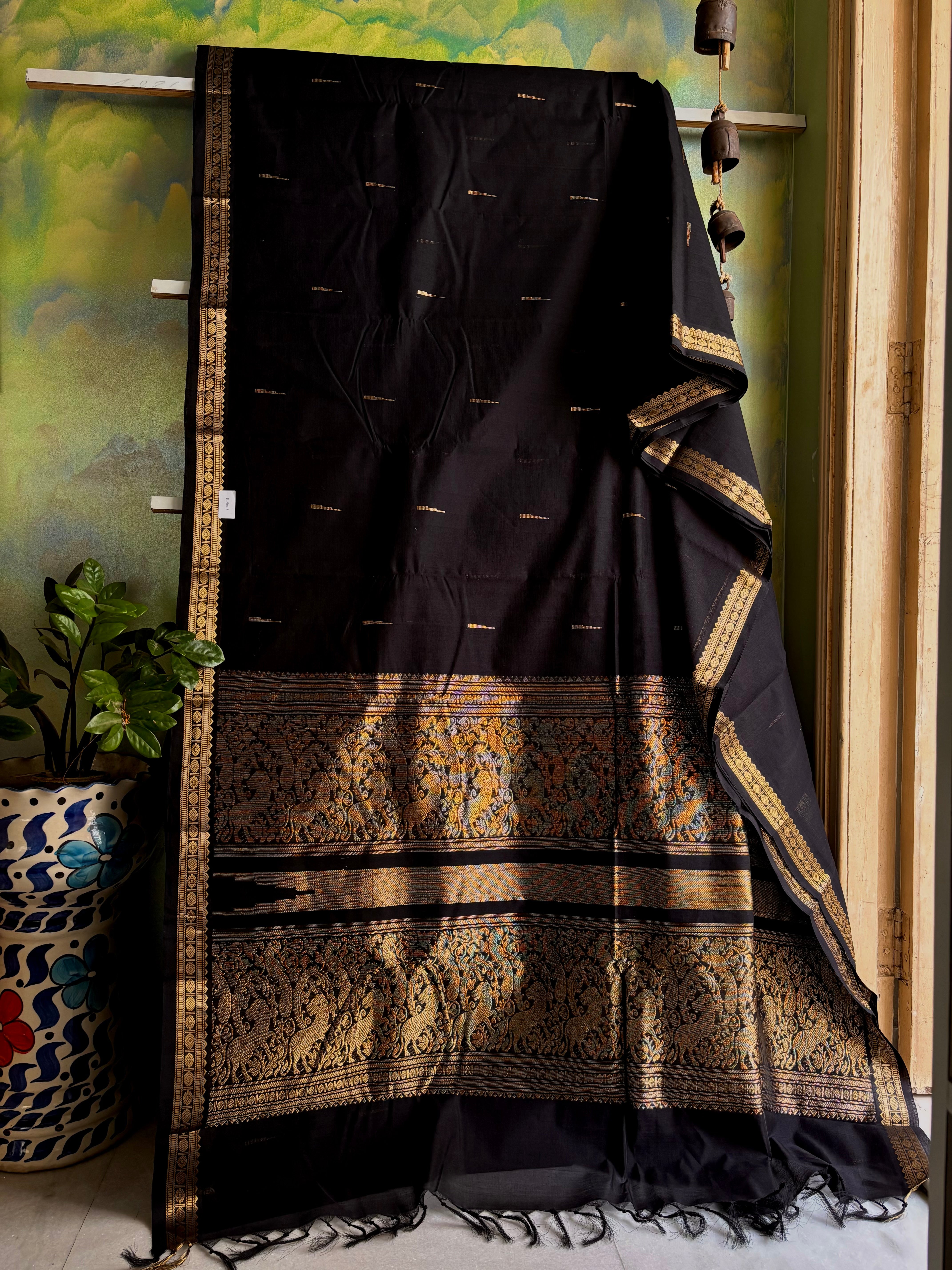 Handwoven Black Colour Cotton Kanchipuram Saree