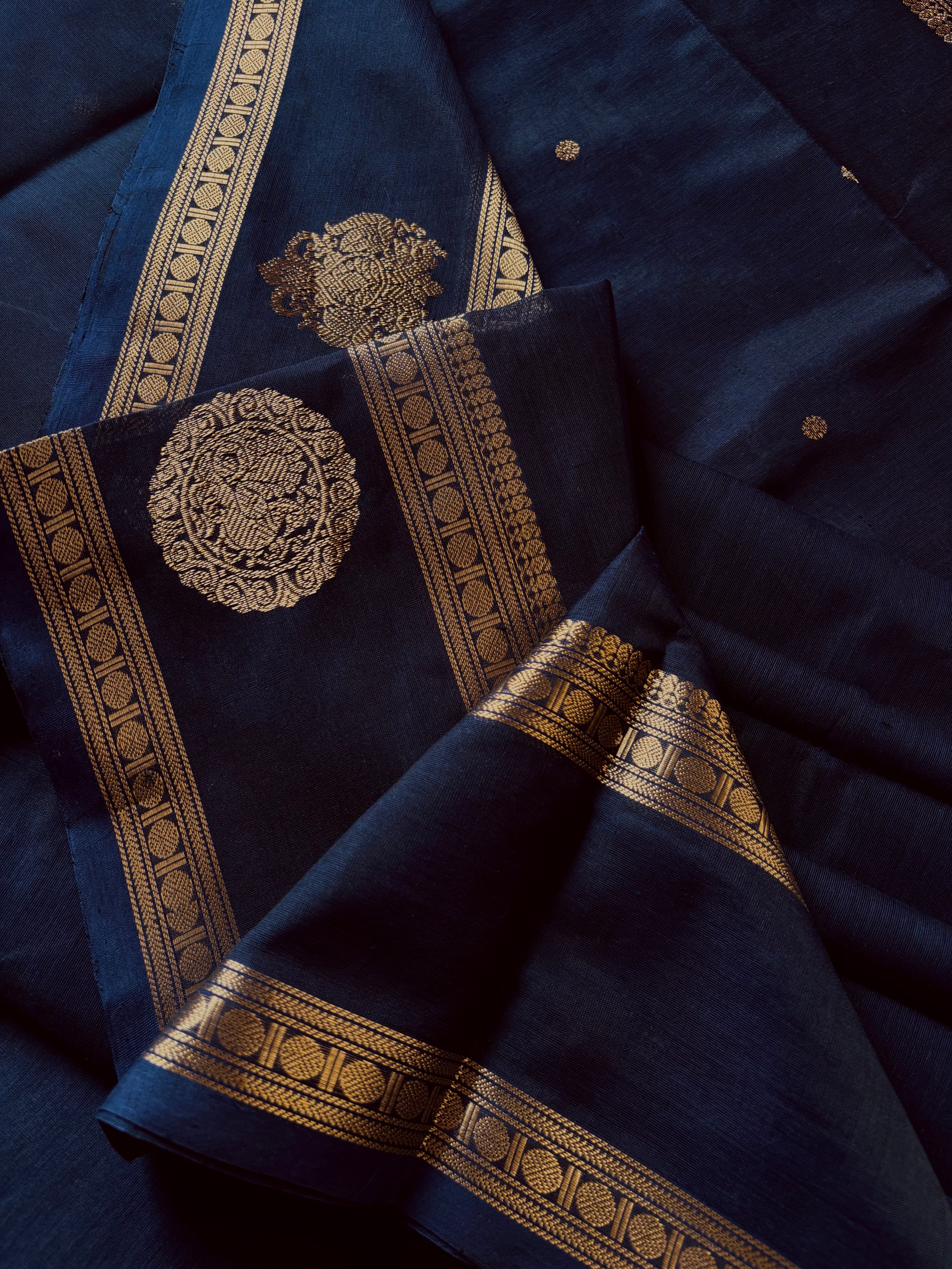 Handwoven Navy Blue Colour Kanchipuram Silk Cotton Saree