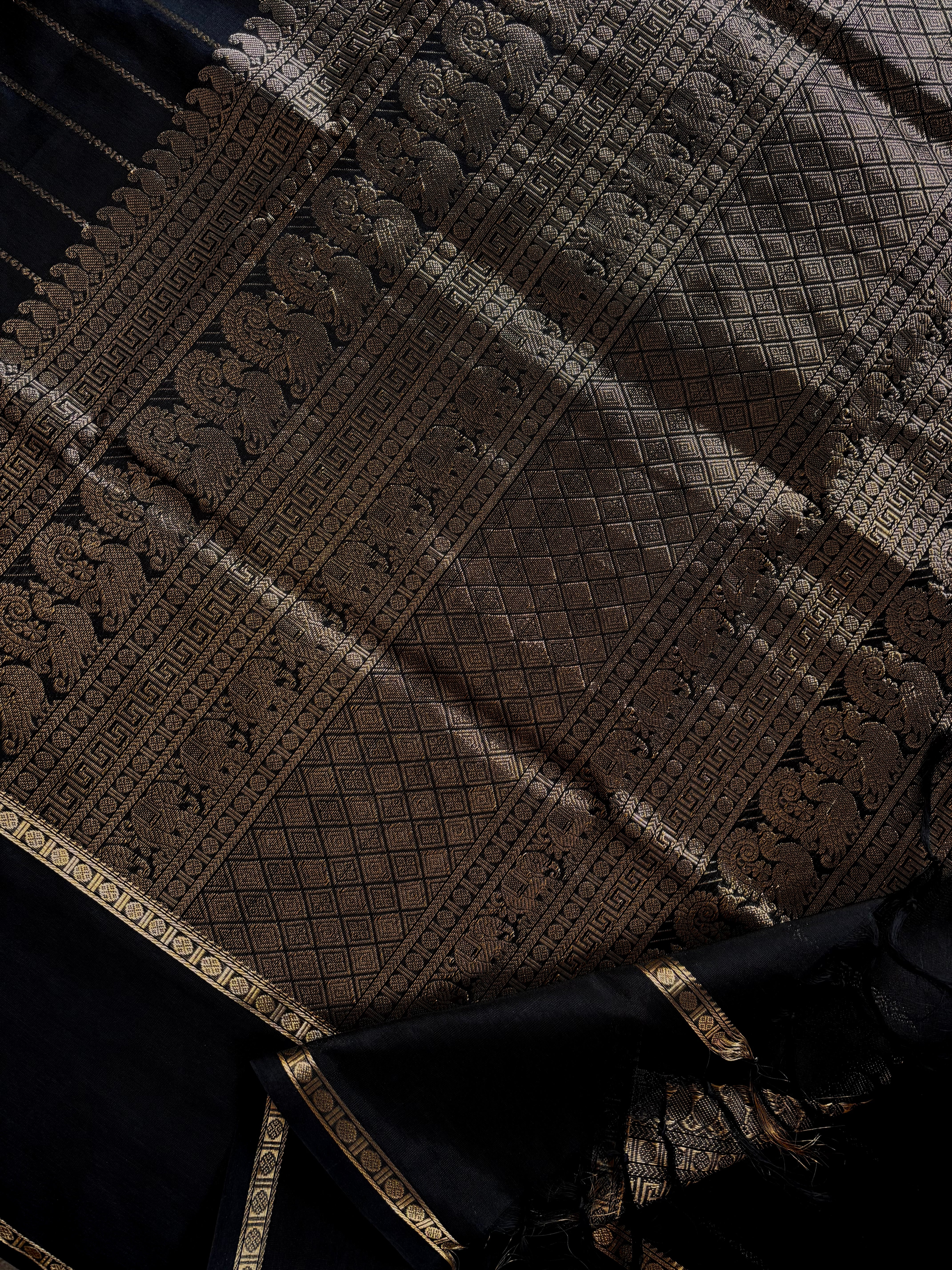 Handwoven Black Colour Kanchipuram Silk Cotton Saree