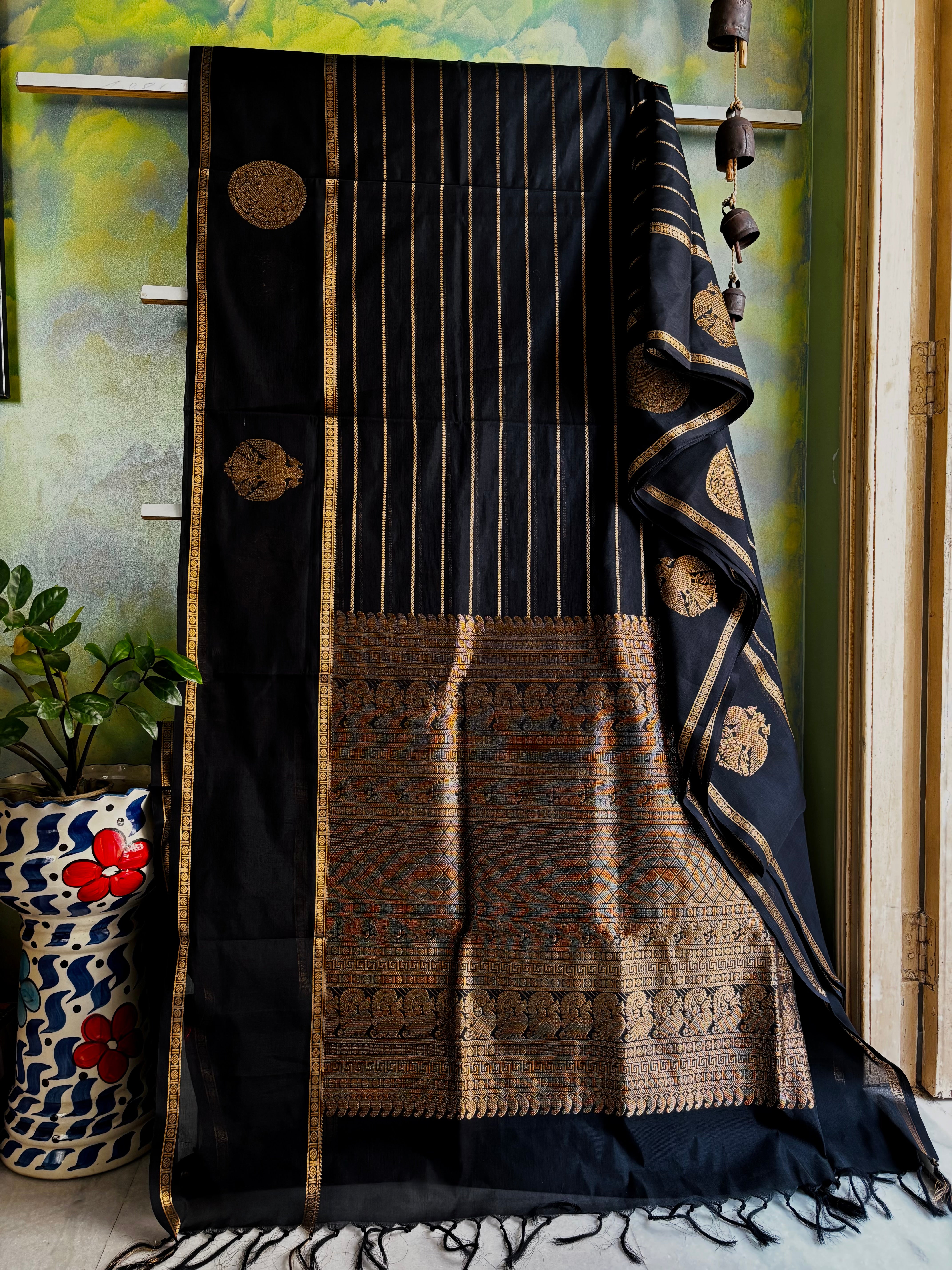 Handwoven Black Colour Kanchipuram Silk Cotton Saree