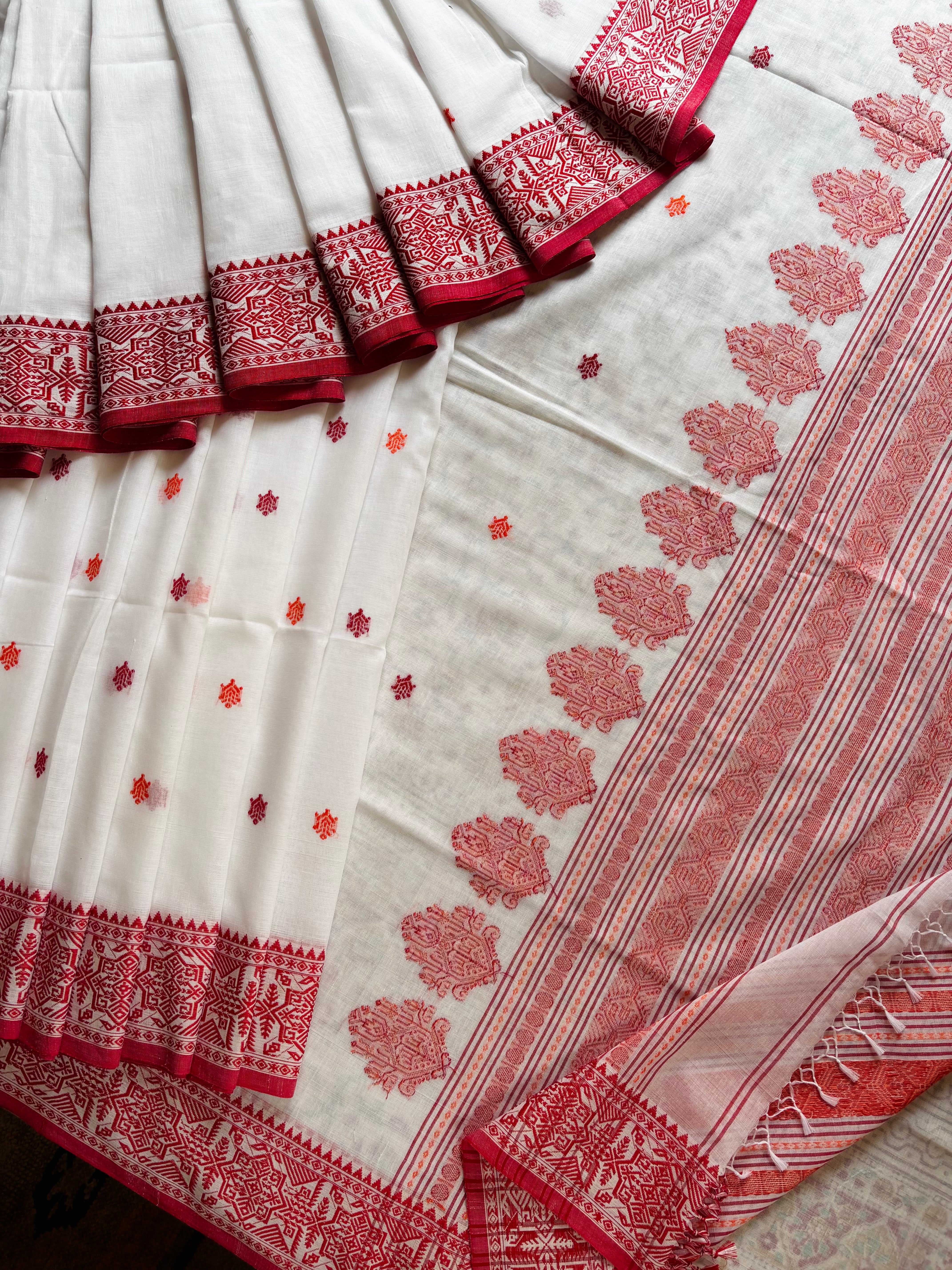 Handwoven White Red Phulia Cotton Saree
