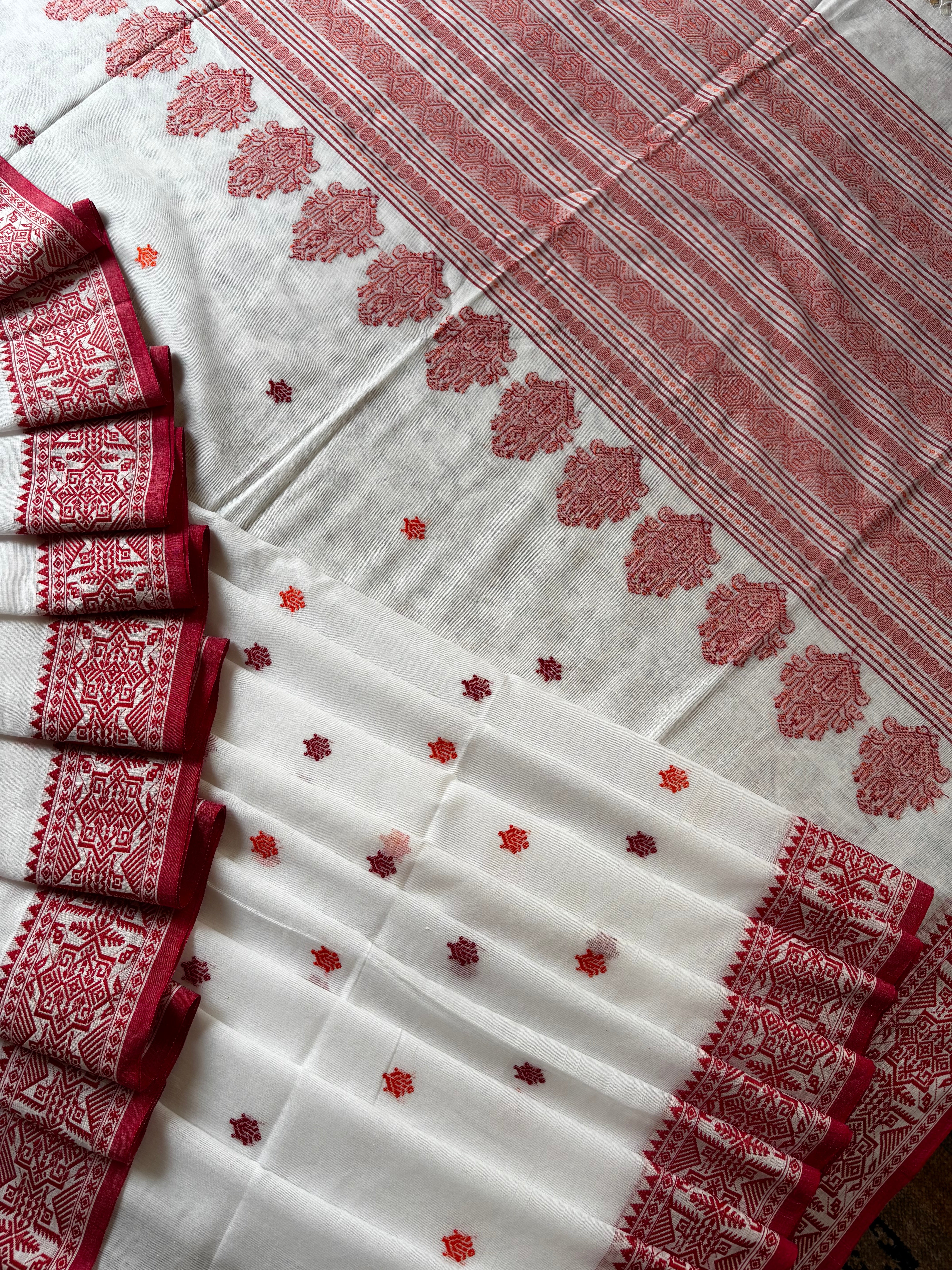 Handwoven White Red Phulia Cotton Saree