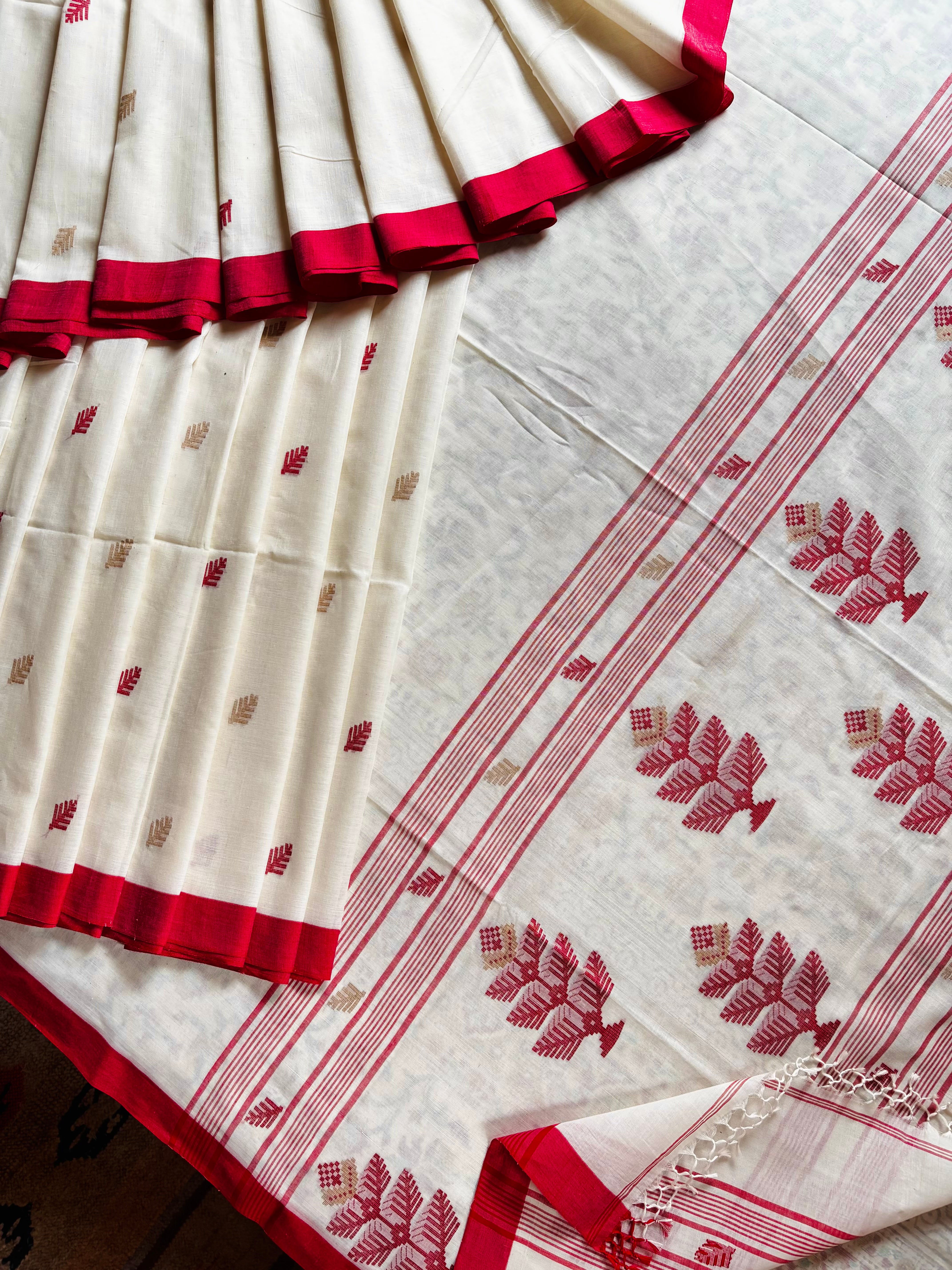 Handwoven Offwhite Red Cotton Jamdani Saree