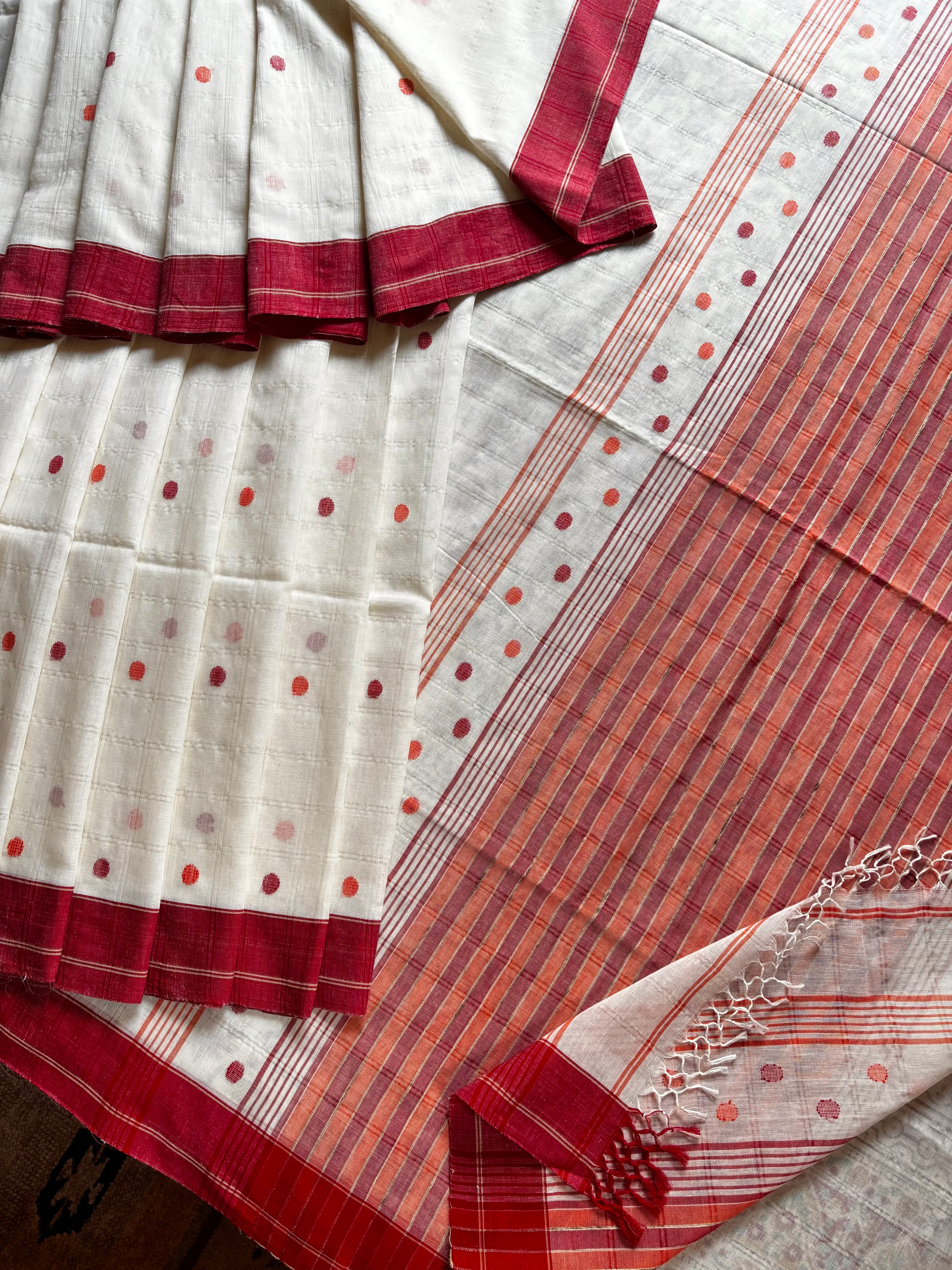 Handwoven Offwhite Red Cotton Jamdani Saree