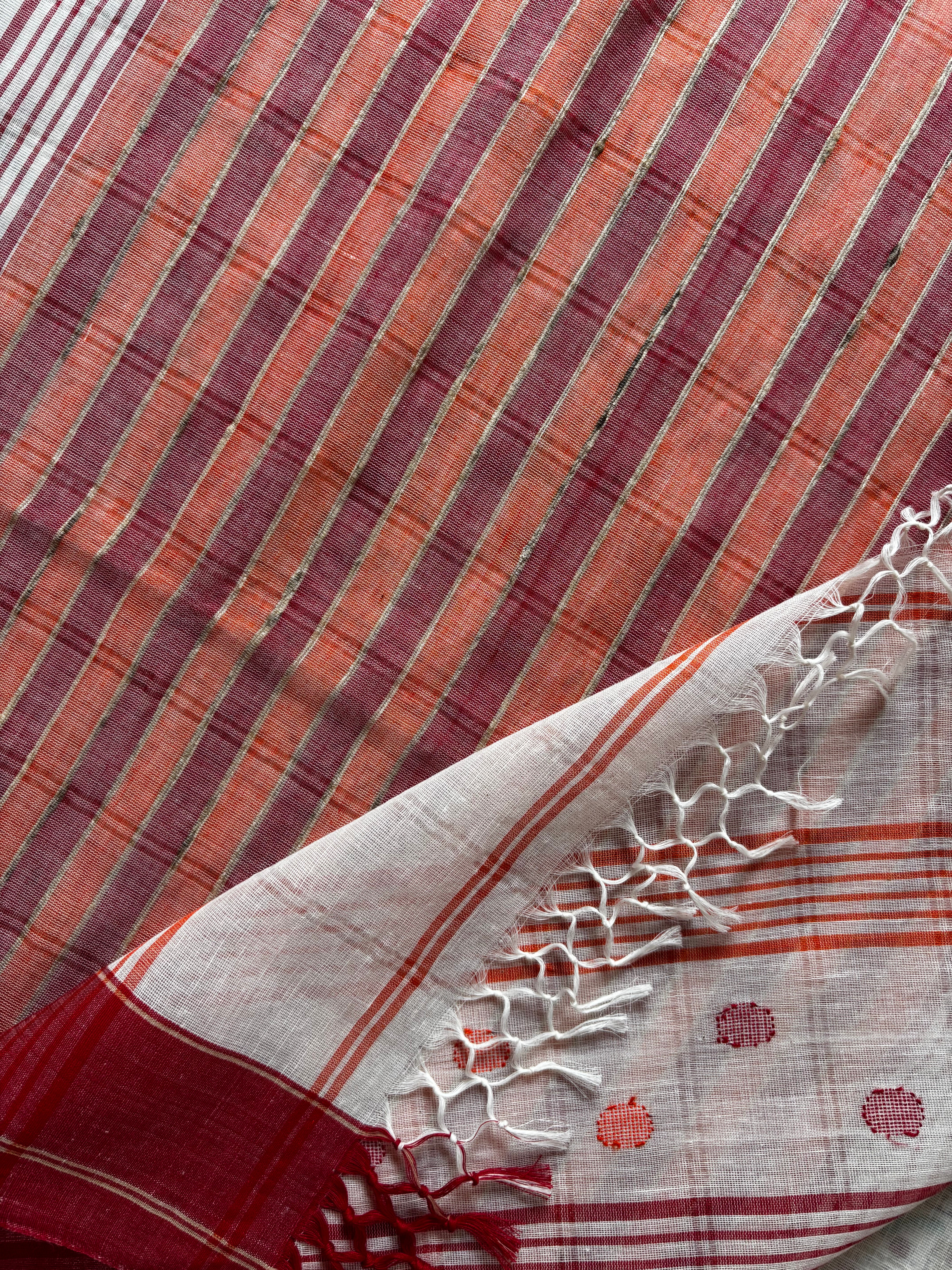 Handwoven Offwhite Red Cotton Jamdani Saree