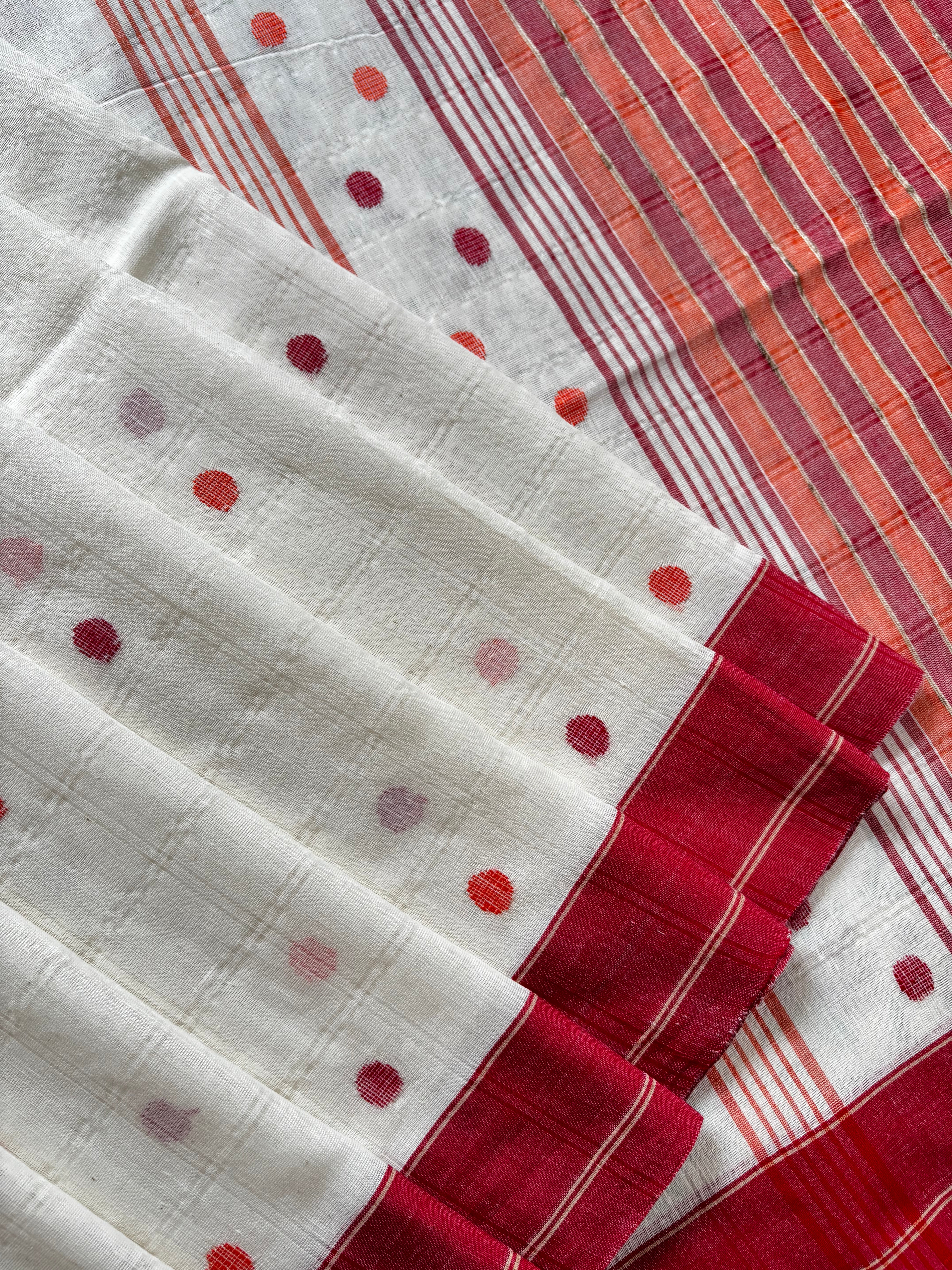 Handwoven Offwhite Red Cotton Jamdani Saree