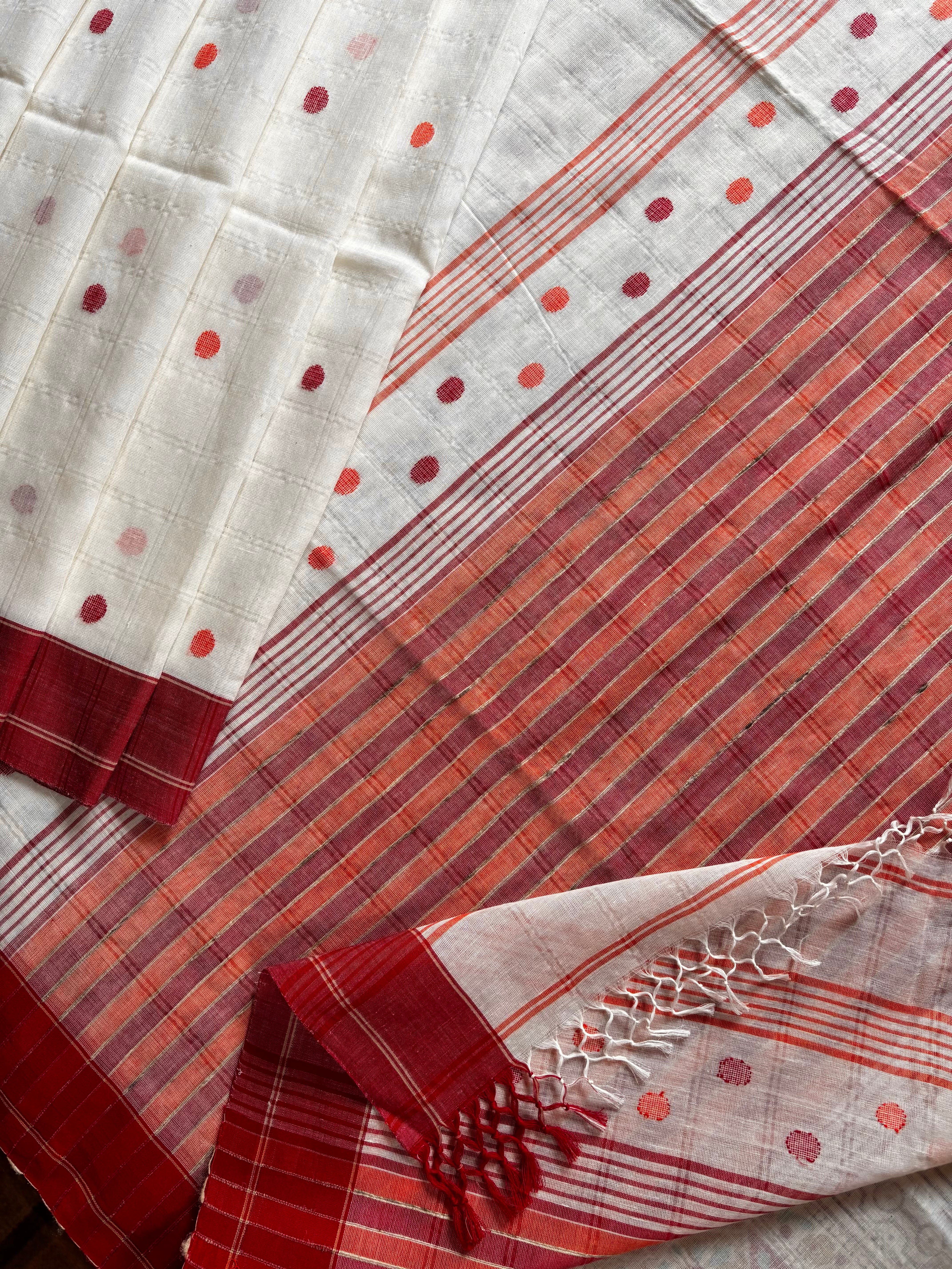 Handwoven Offwhite Red Cotton Jamdani Saree
