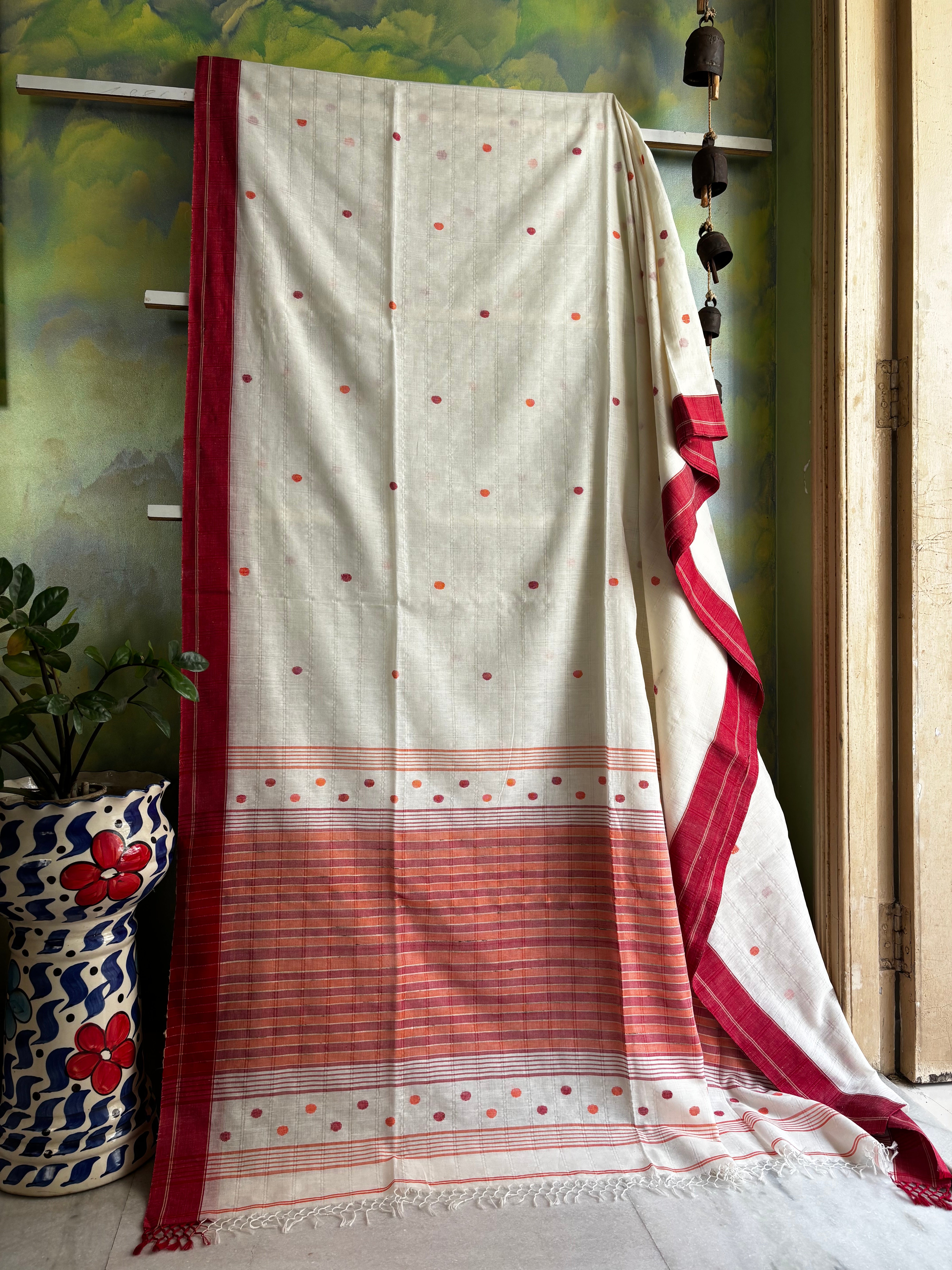 Handwoven Offwhite Red Cotton Jamdani Saree