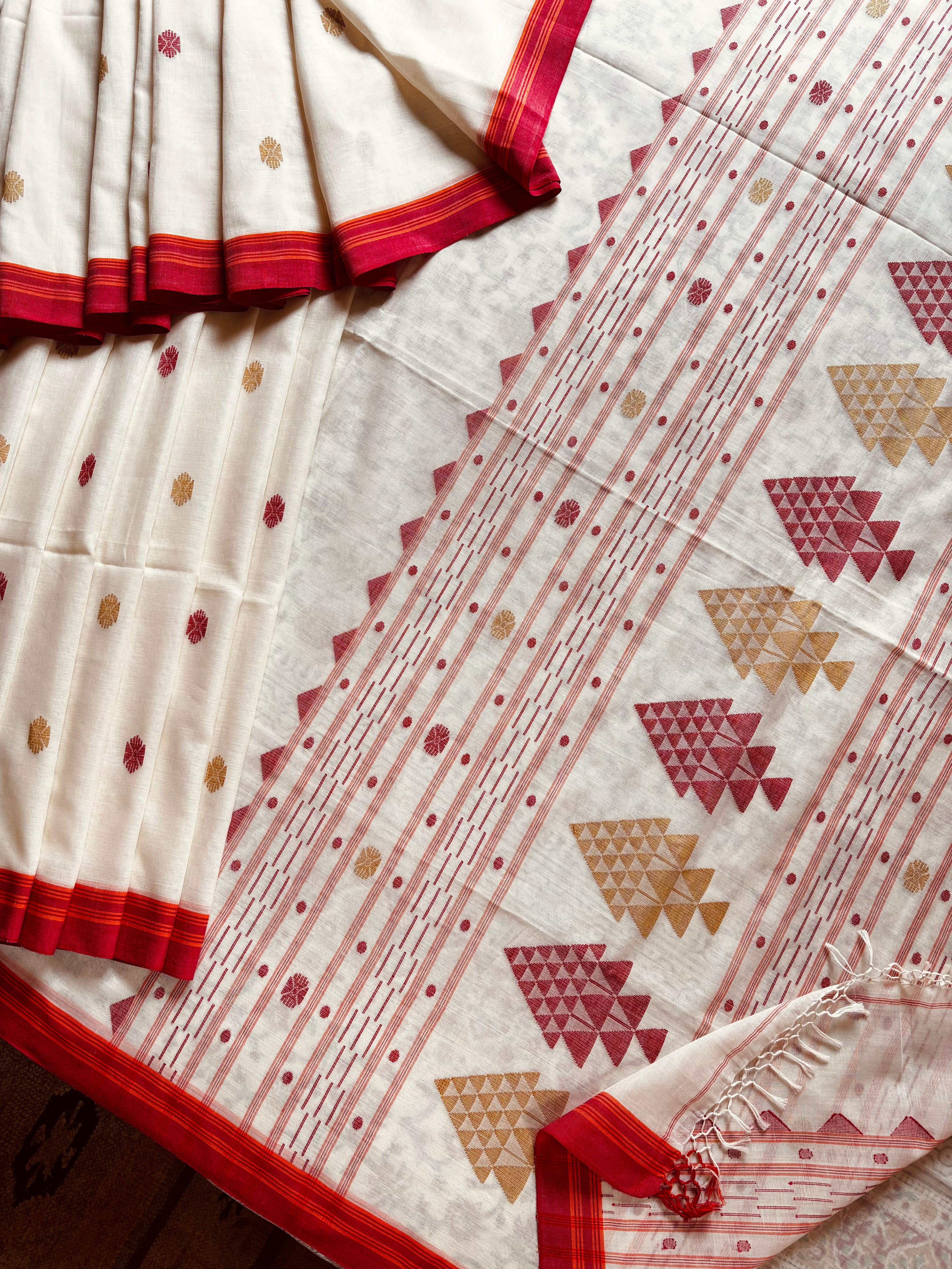 Handwoven Cream White Red Cotton Jamdani Saree