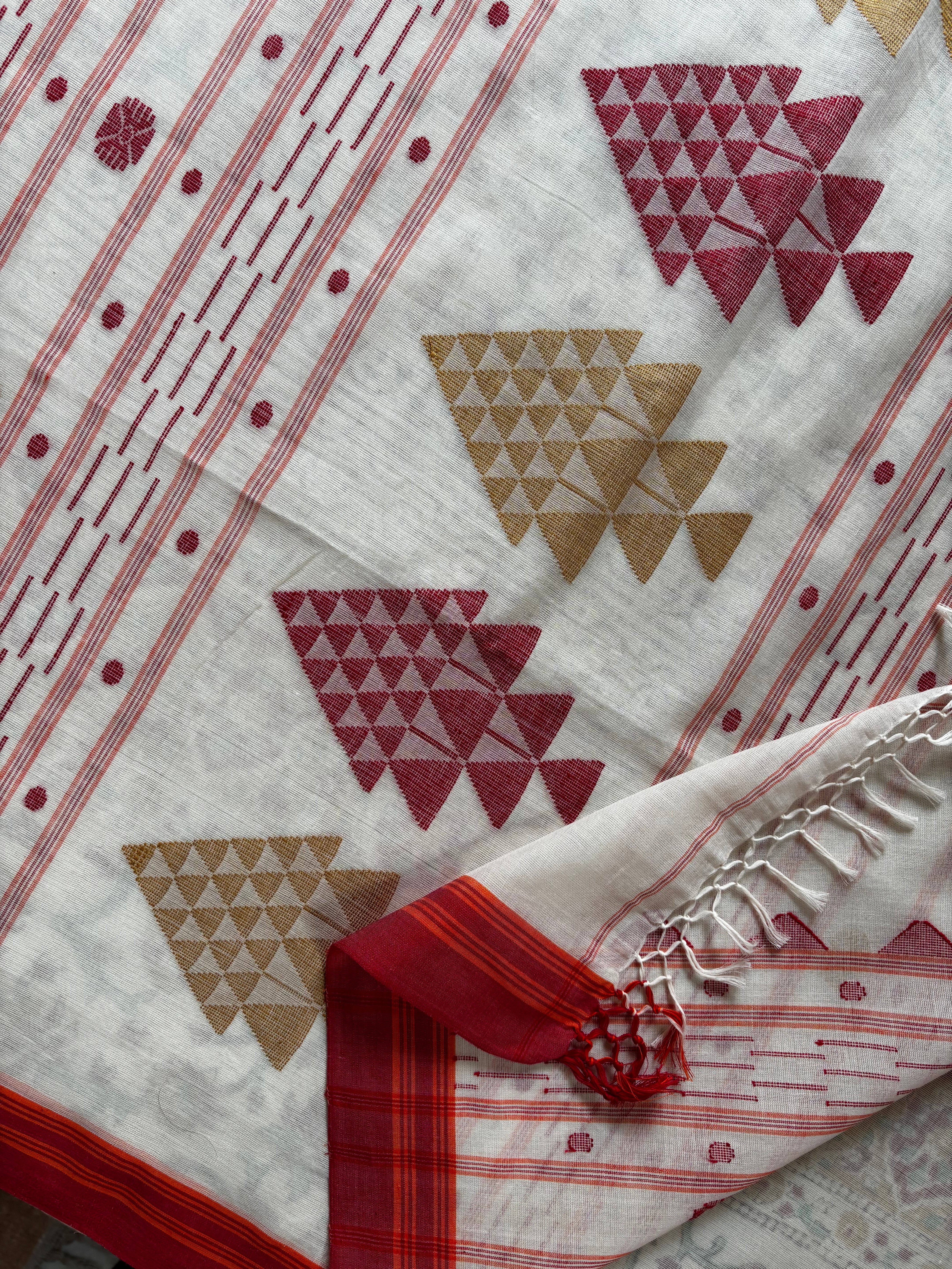 Handwoven Cream White Red Cotton Jamdani Saree