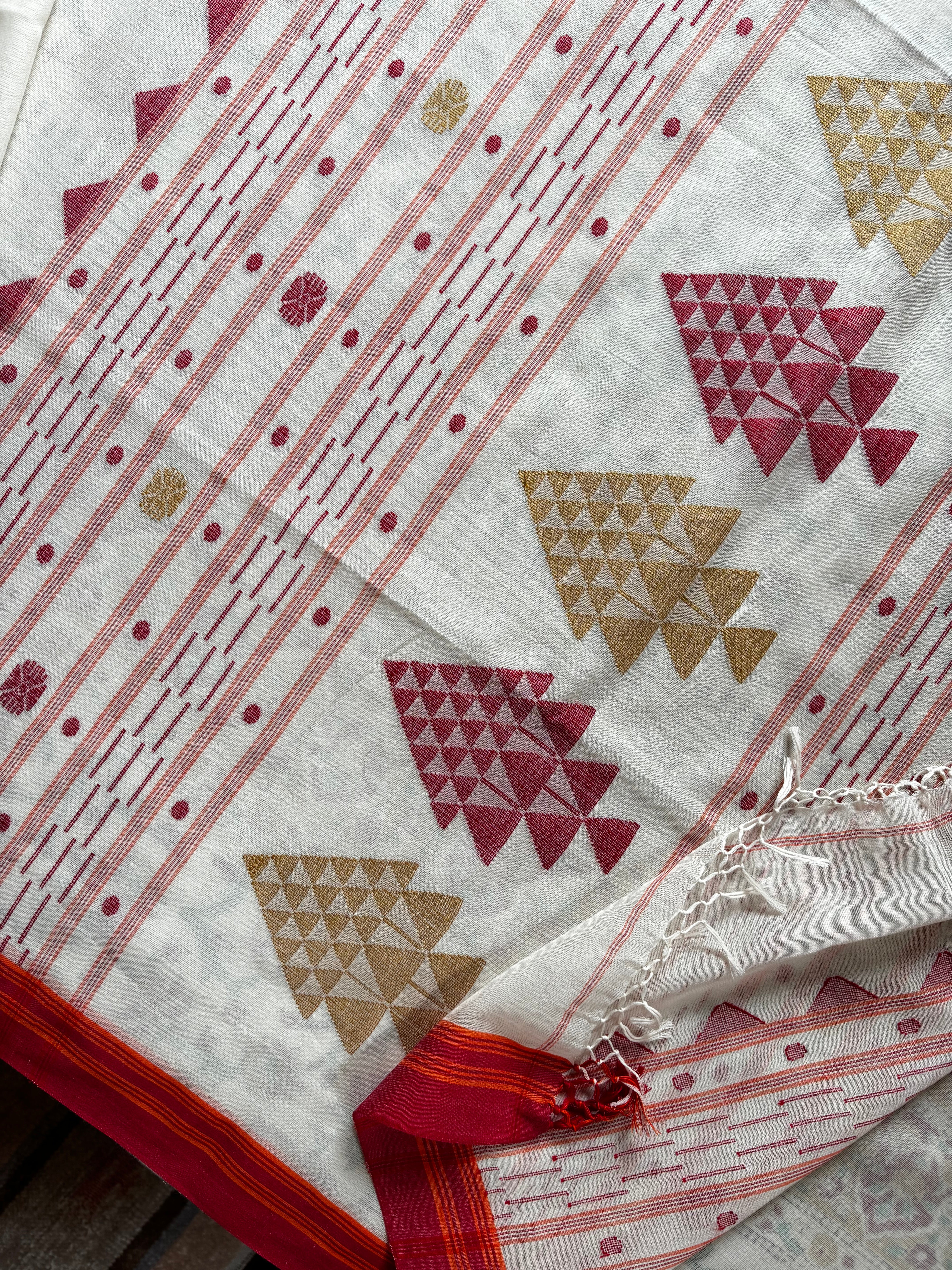 Handwoven Cream White Red Cotton Jamdani Saree