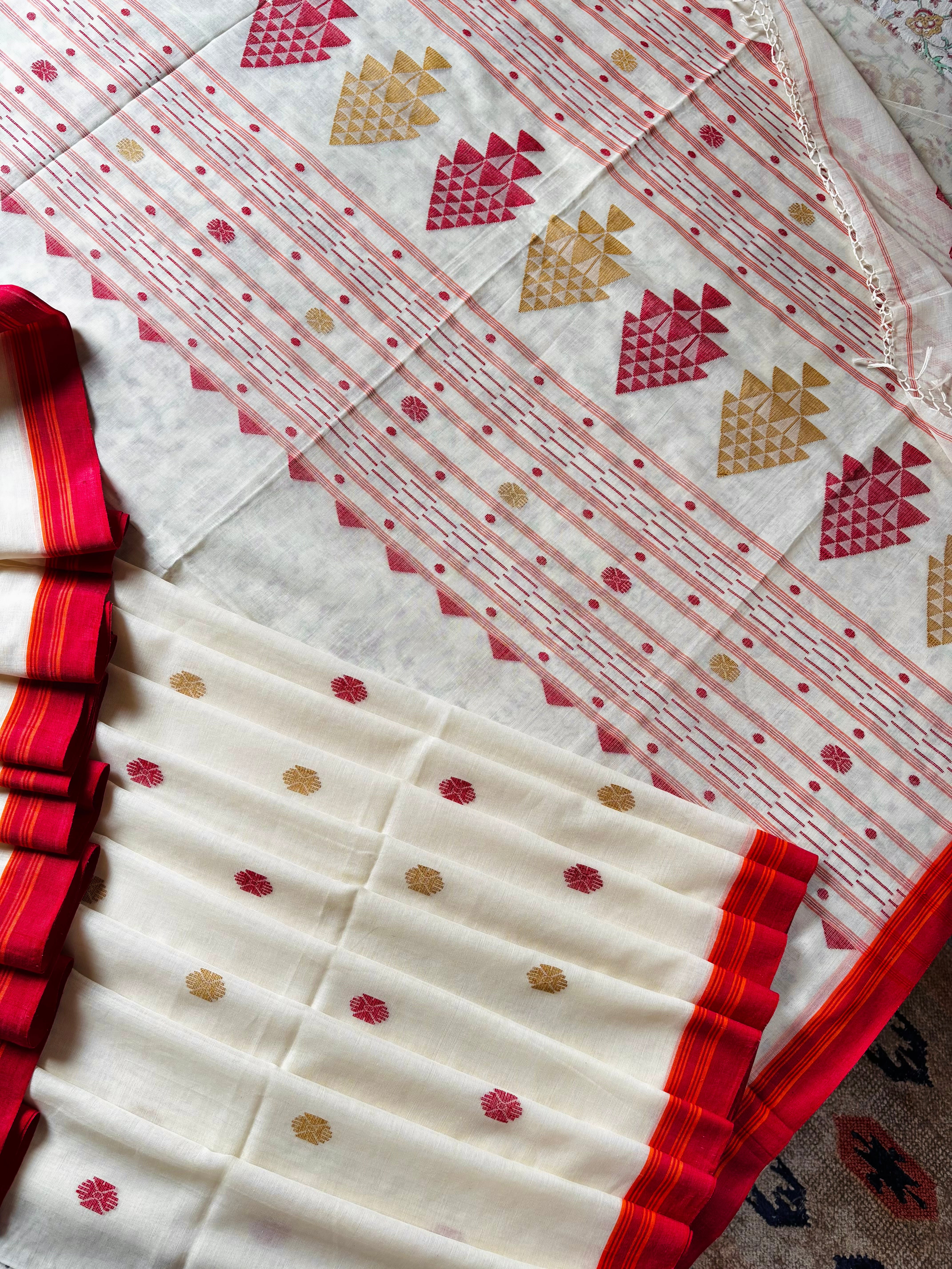 Handwoven Cream White Red Cotton Jamdani Saree