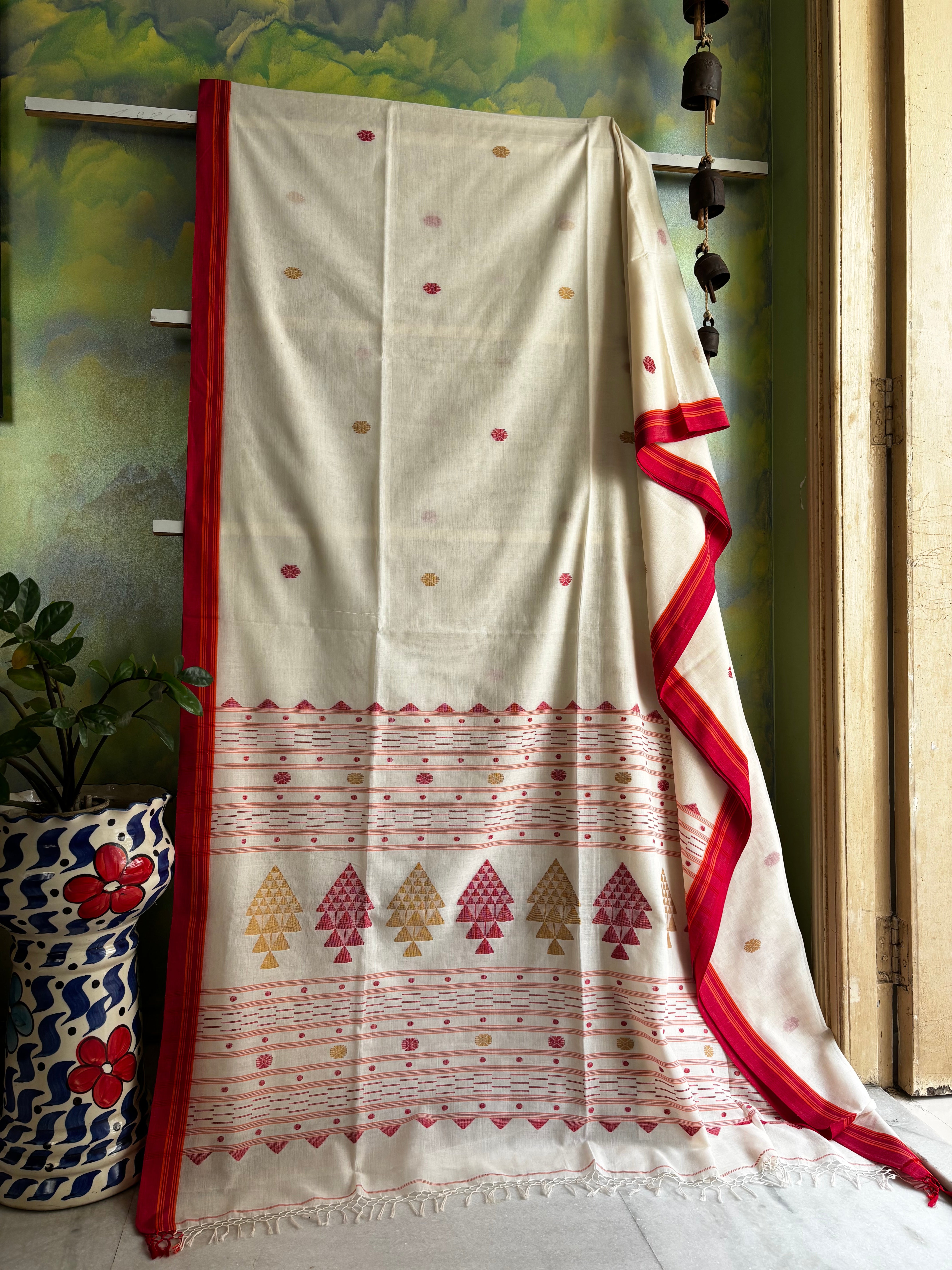 Handwoven Cream White Red Cotton Jamdani Saree
