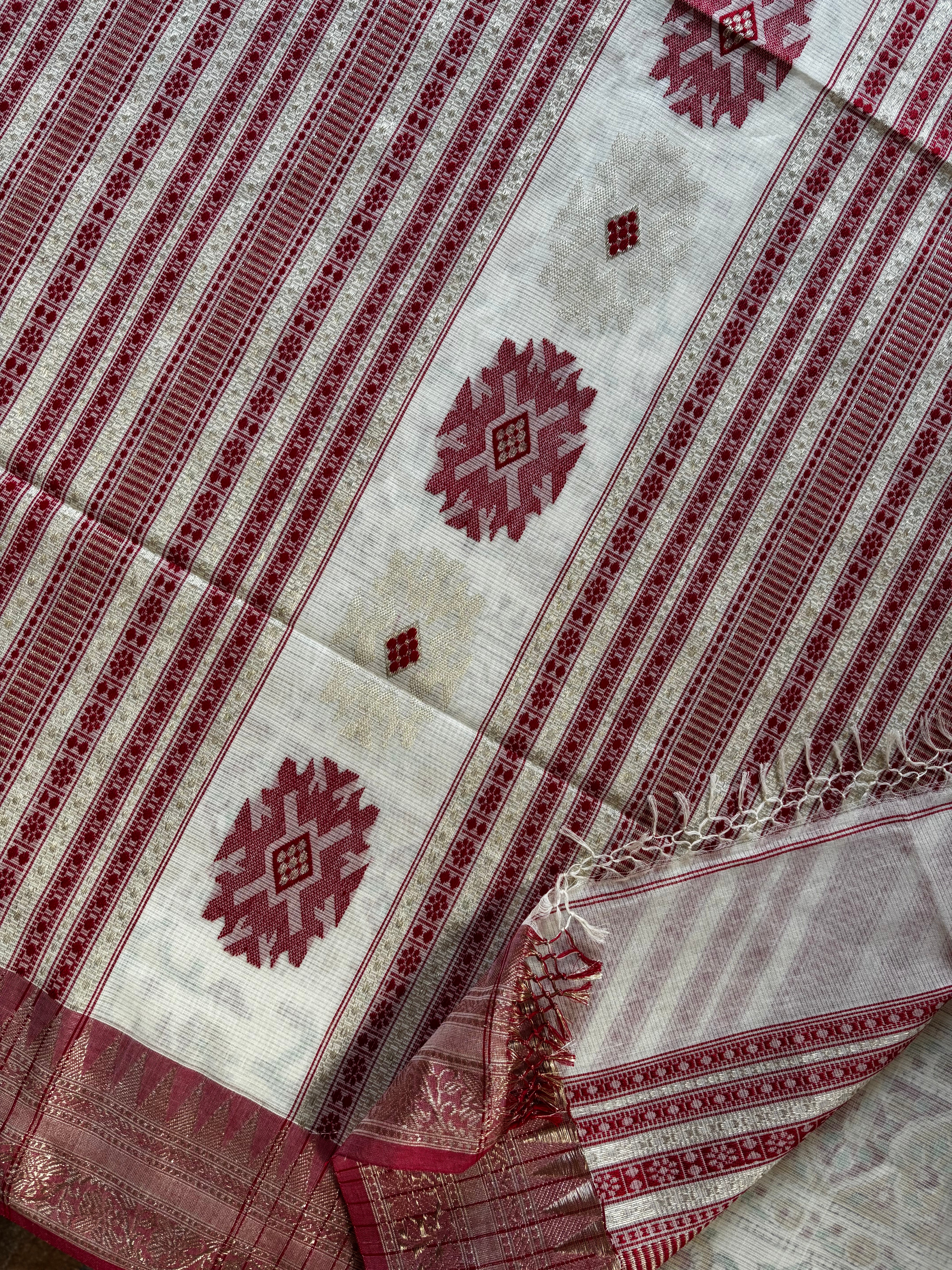 Handwoven White Red Phulia Cotton Saree