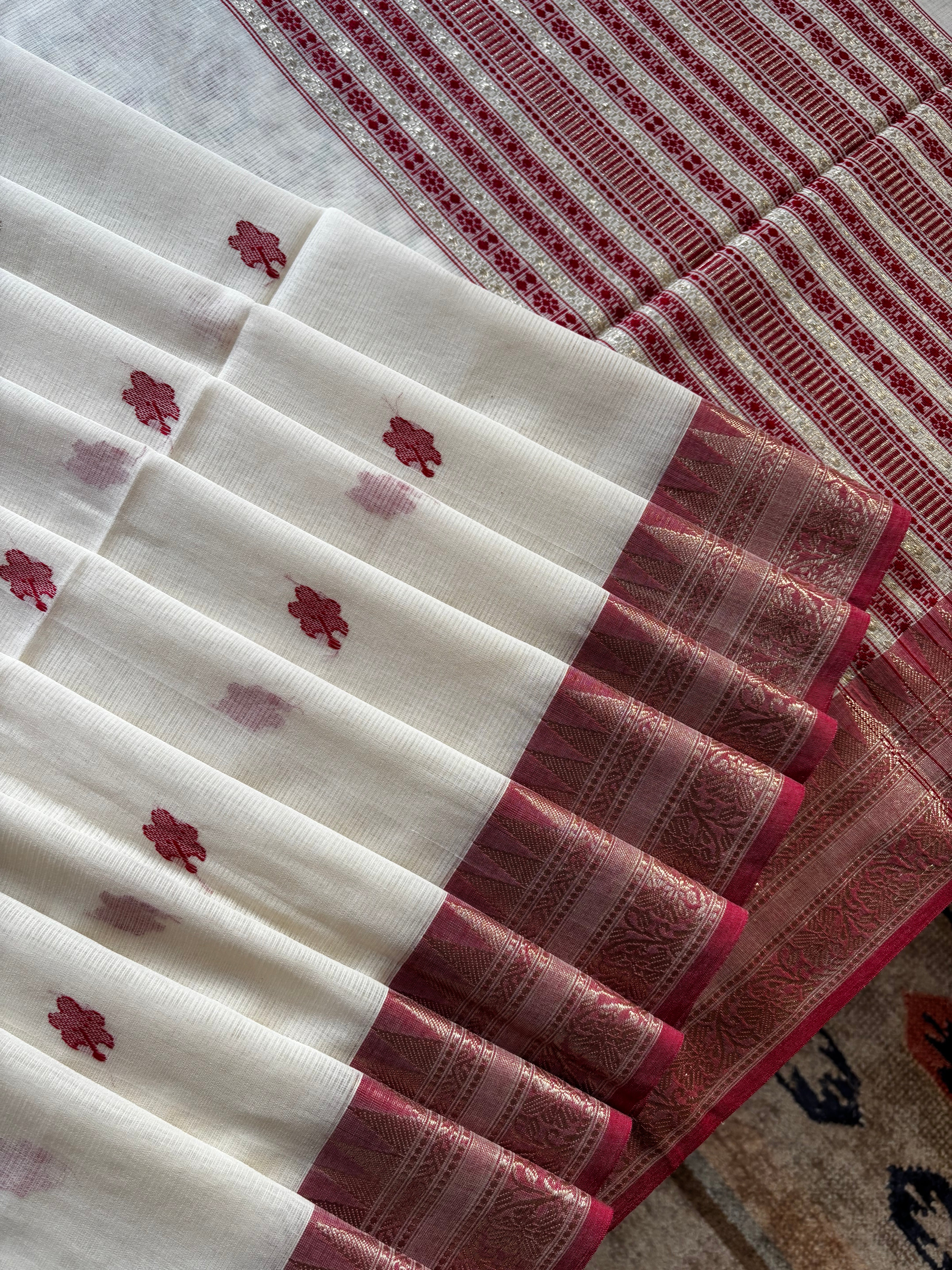 Handwoven White Red Phulia Cotton Saree