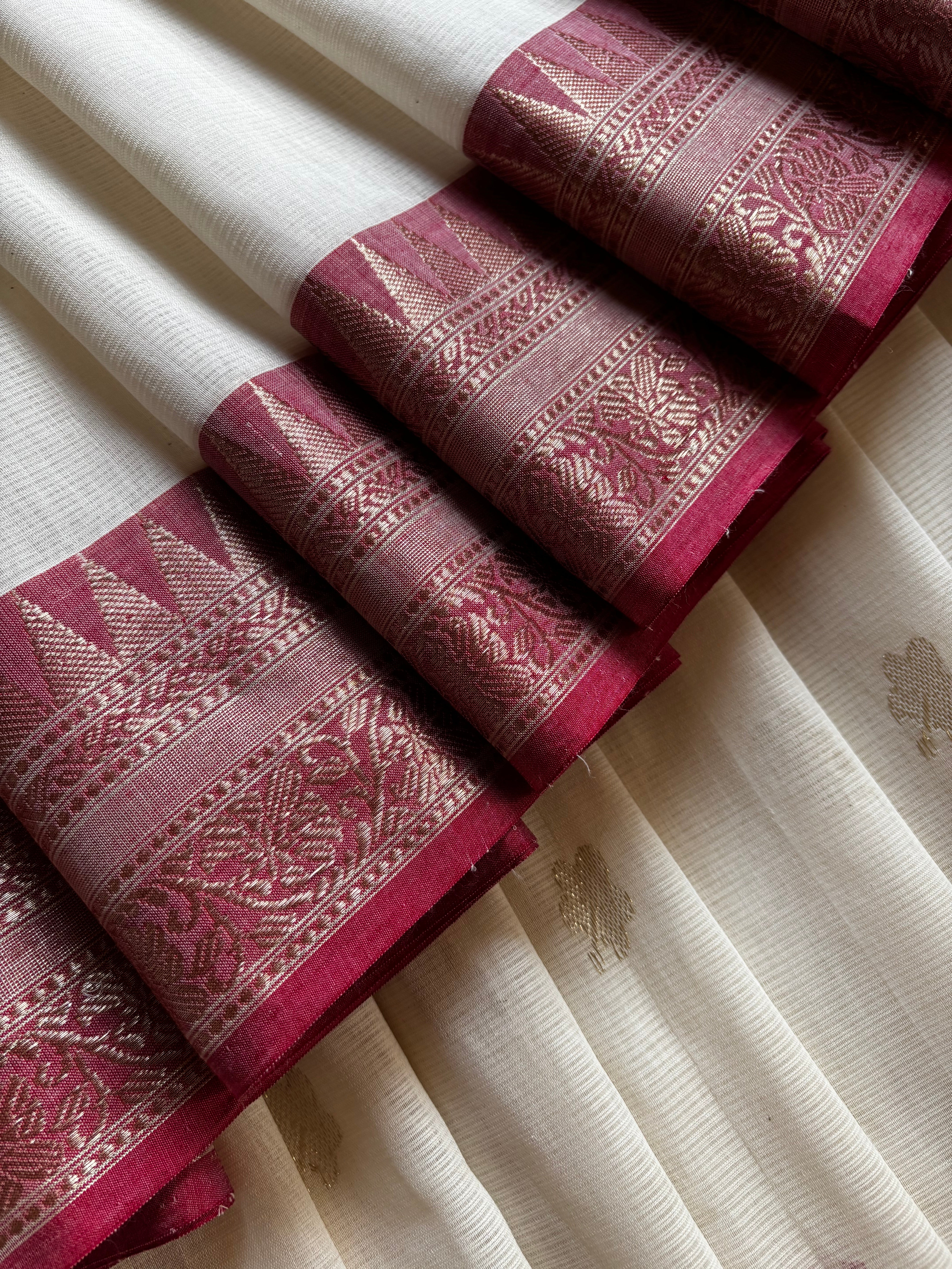 Handwoven White Red Phulia Cotton Saree