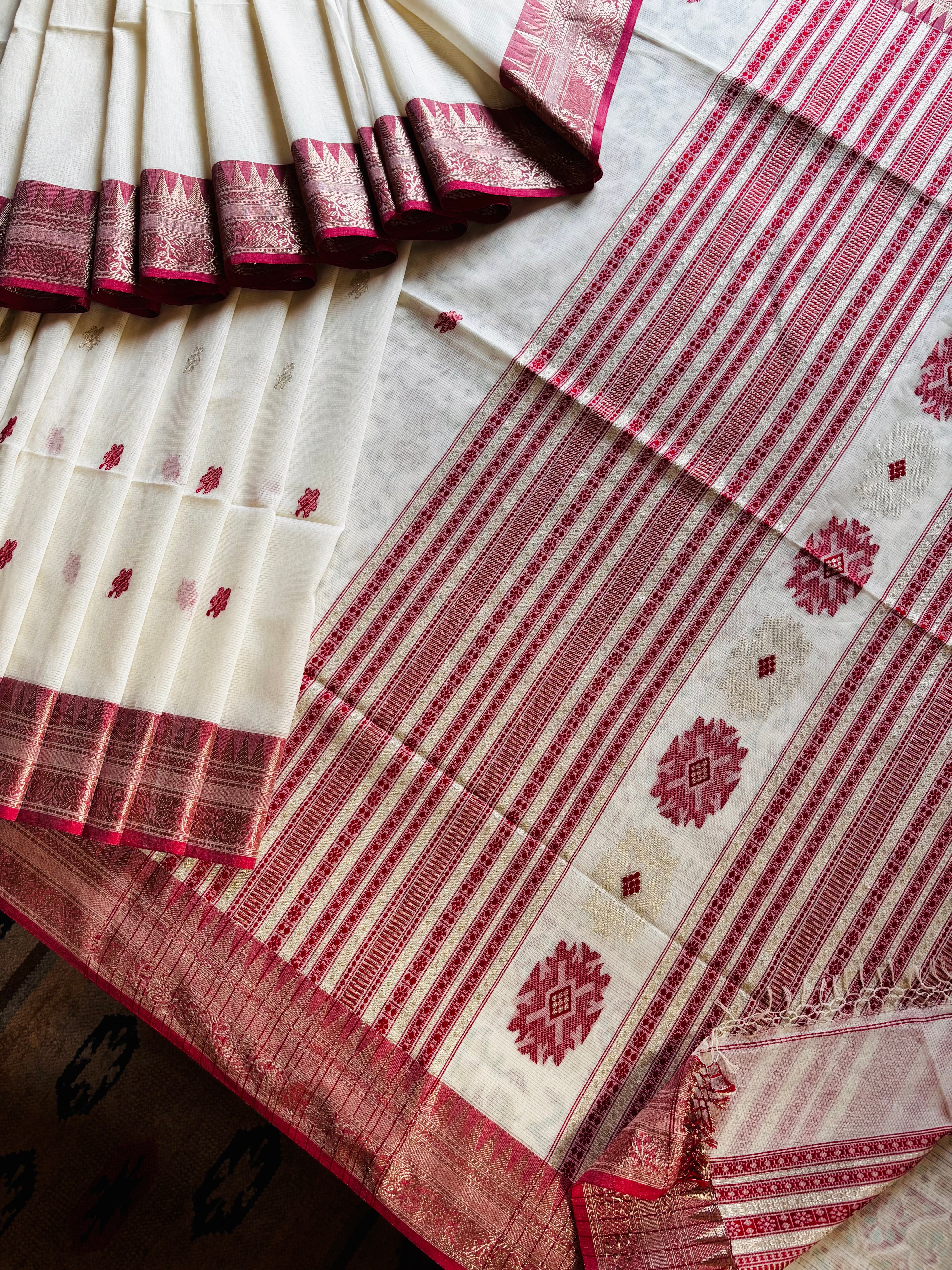Handwoven White Red Phulia Cotton Saree