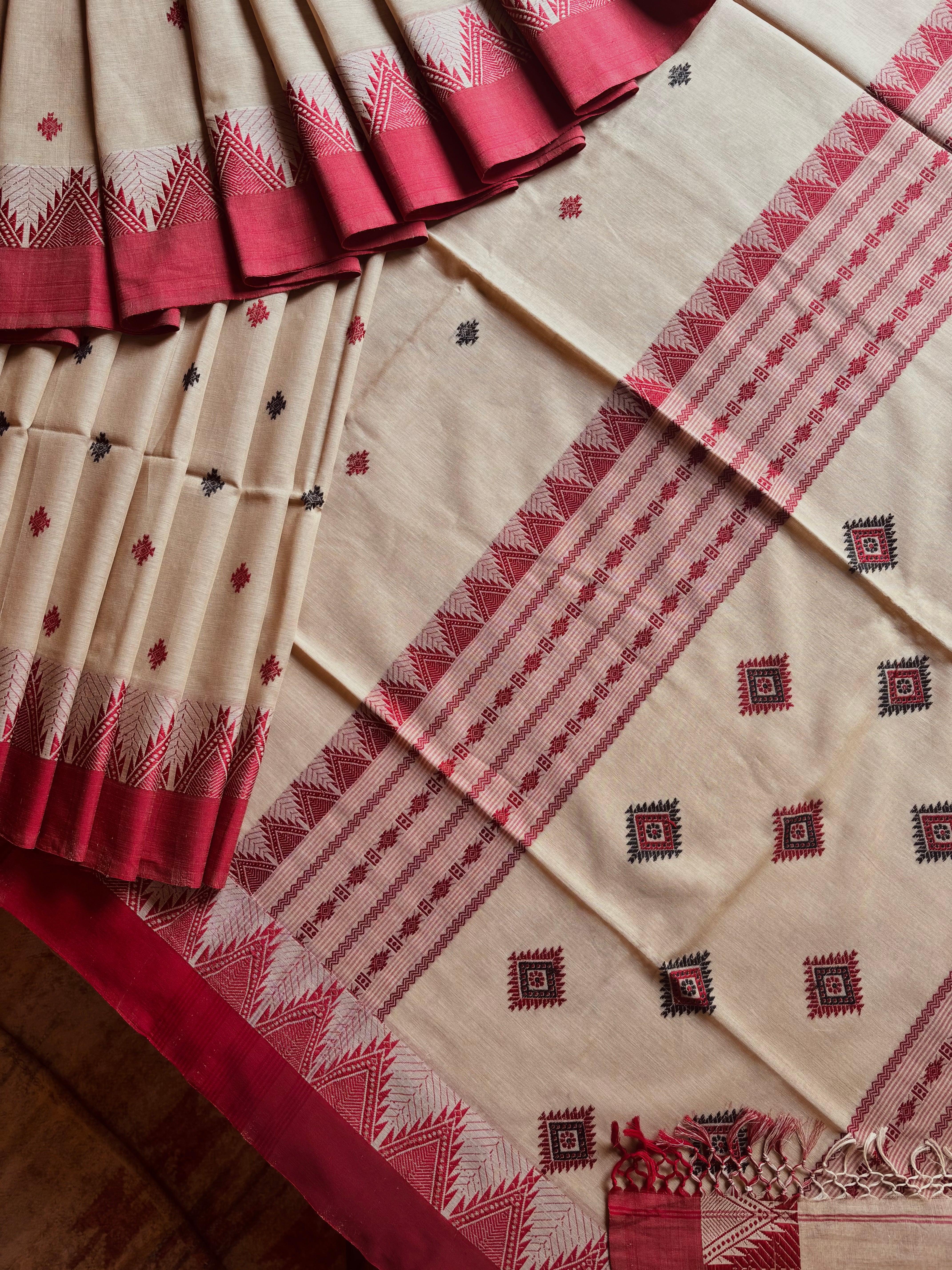 Handwoven Beige Red Phulia Cotton Saree
