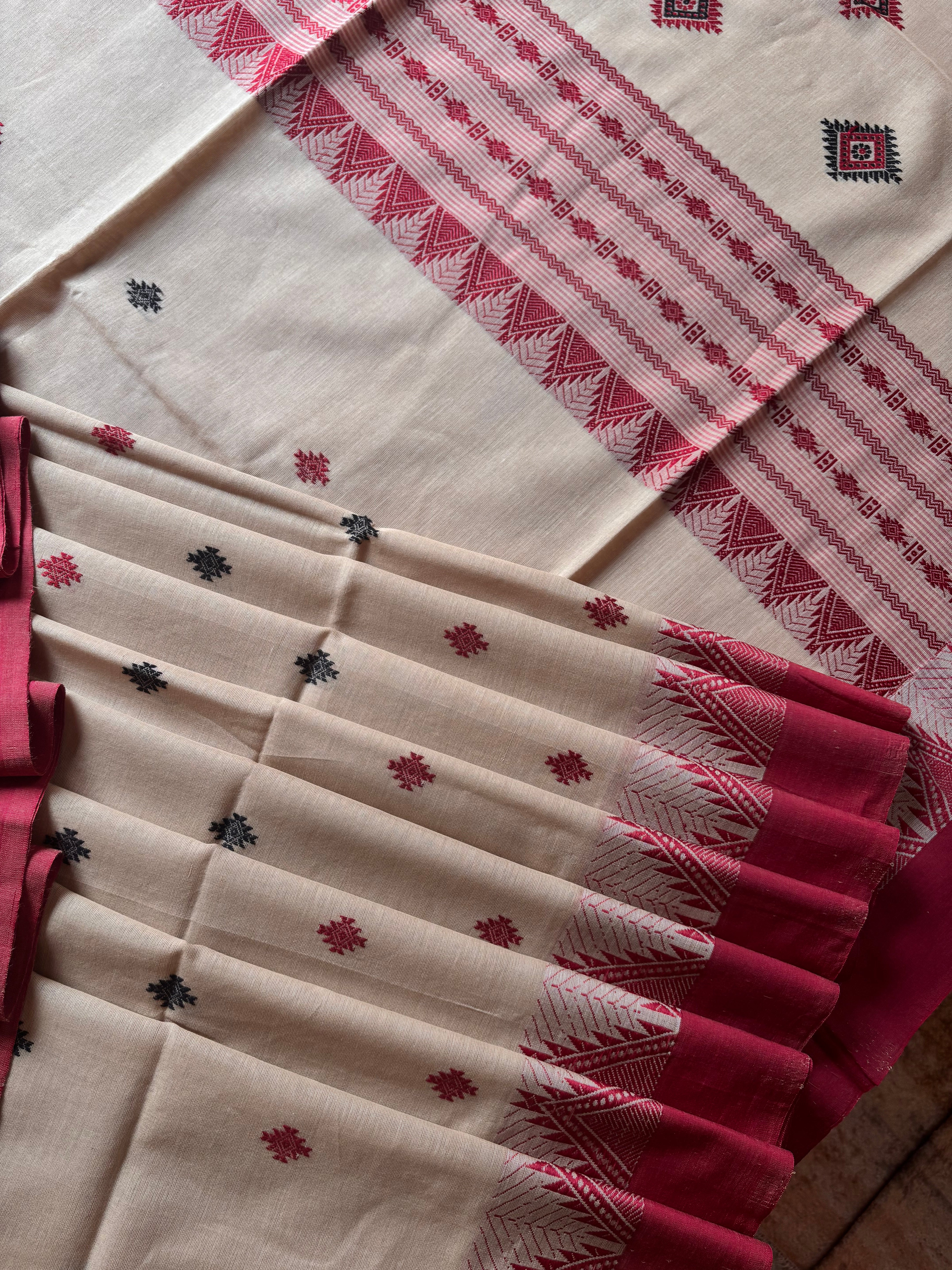 Handwoven Beige Red Phulia Cotton Saree