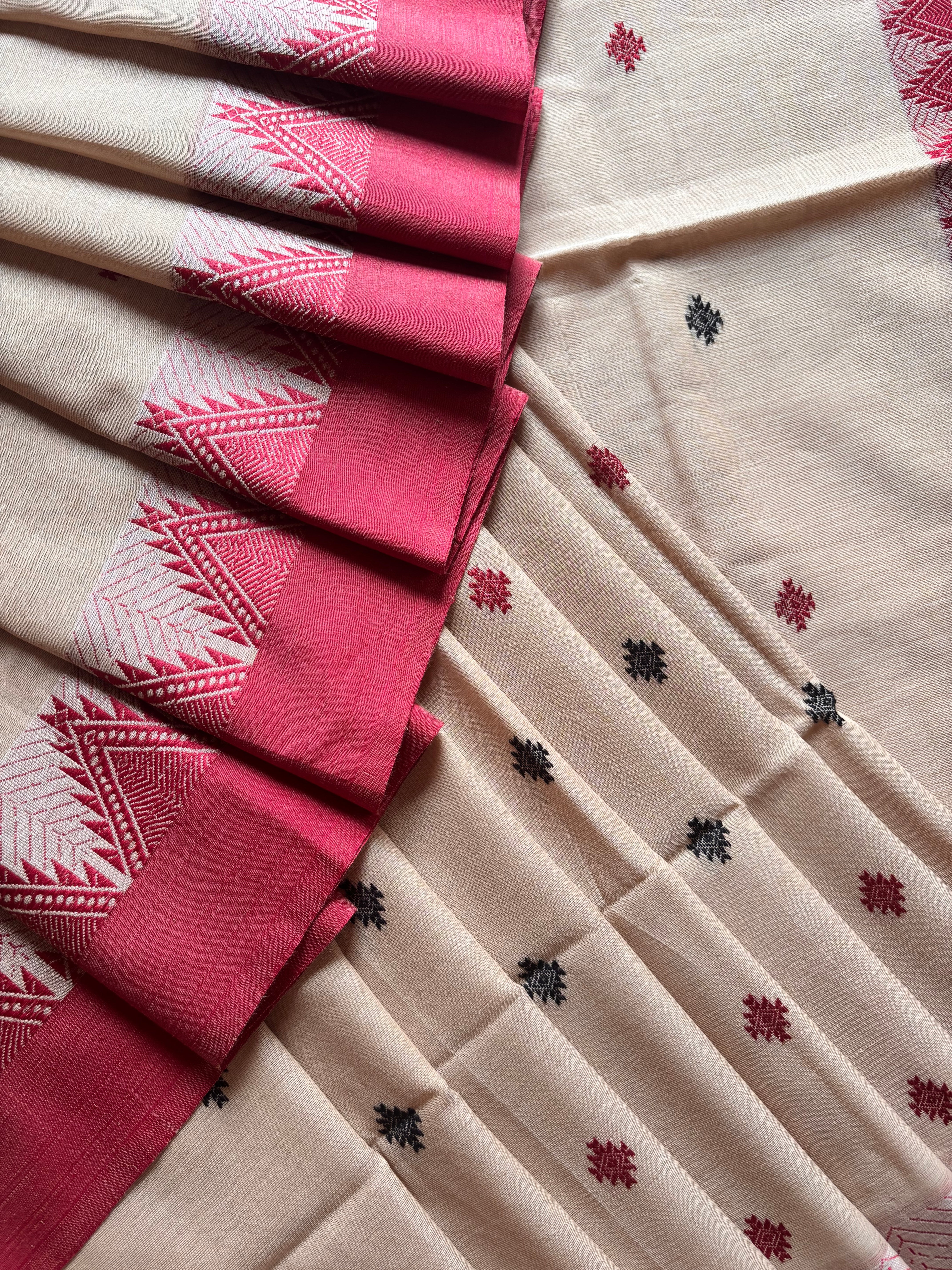 Handwoven Beige Red Phulia Cotton Saree