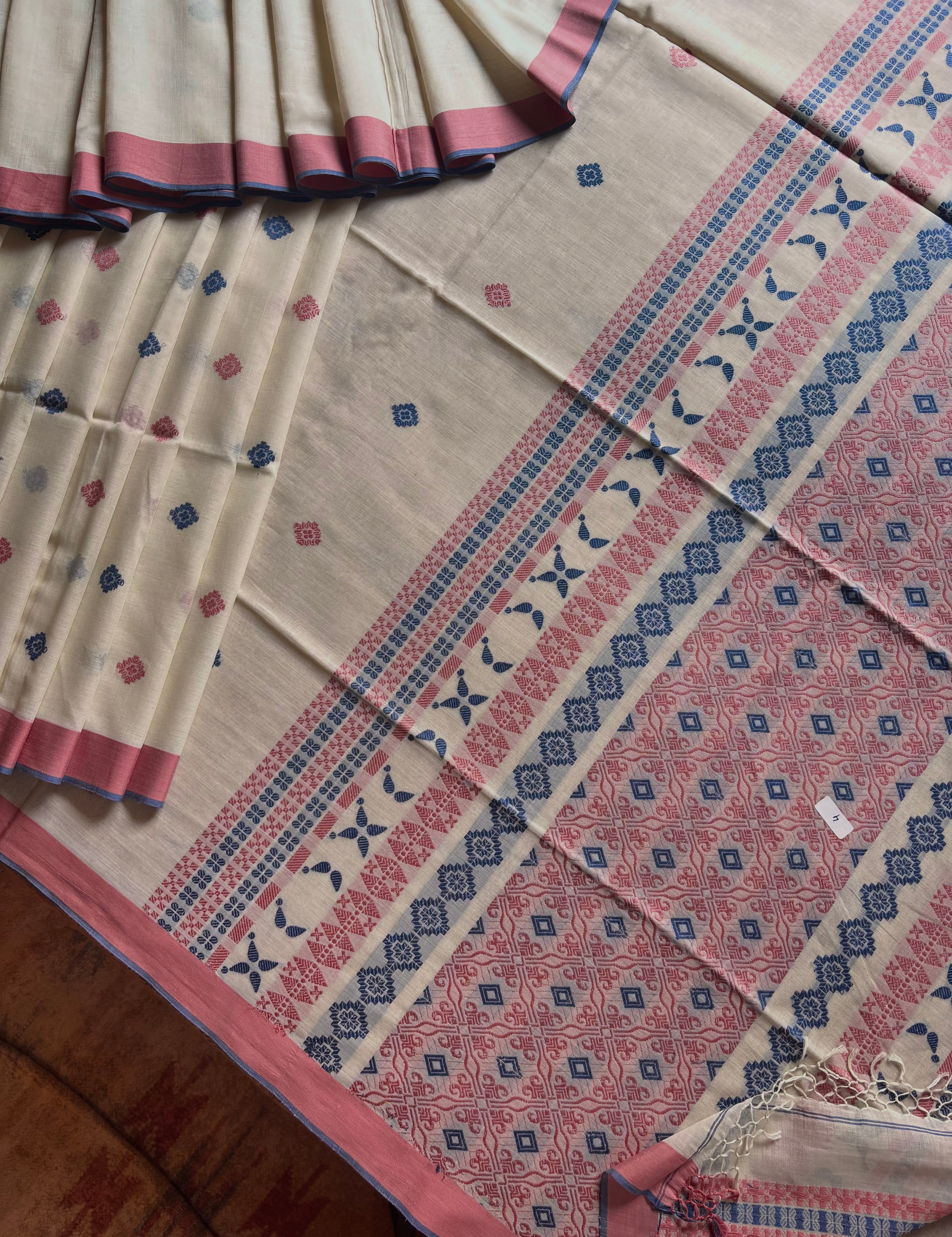 Handwoven Offwhite Colour Phulia Cotton Saree