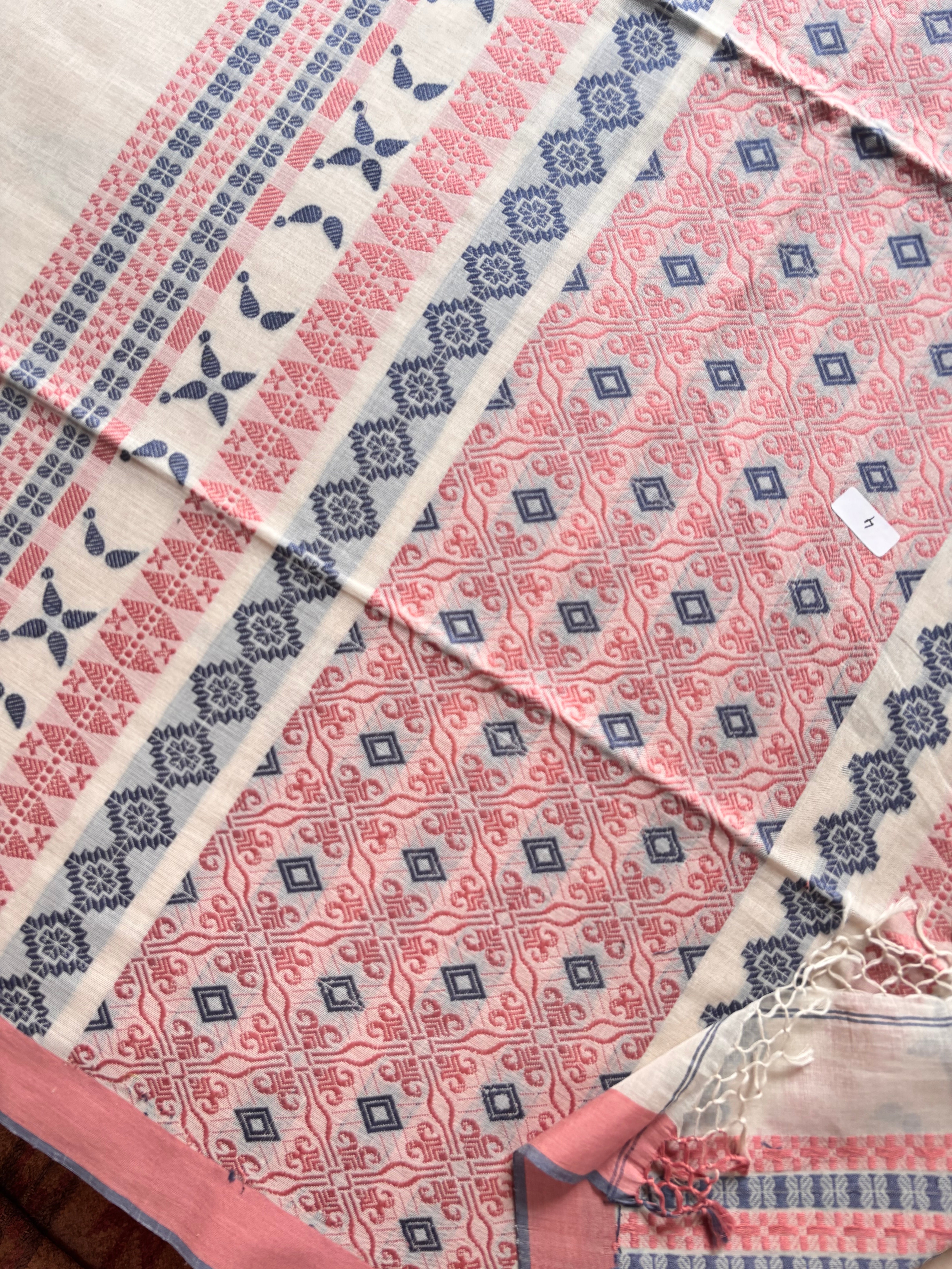 Handwoven Offwhite Colour Phulia Cotton Saree