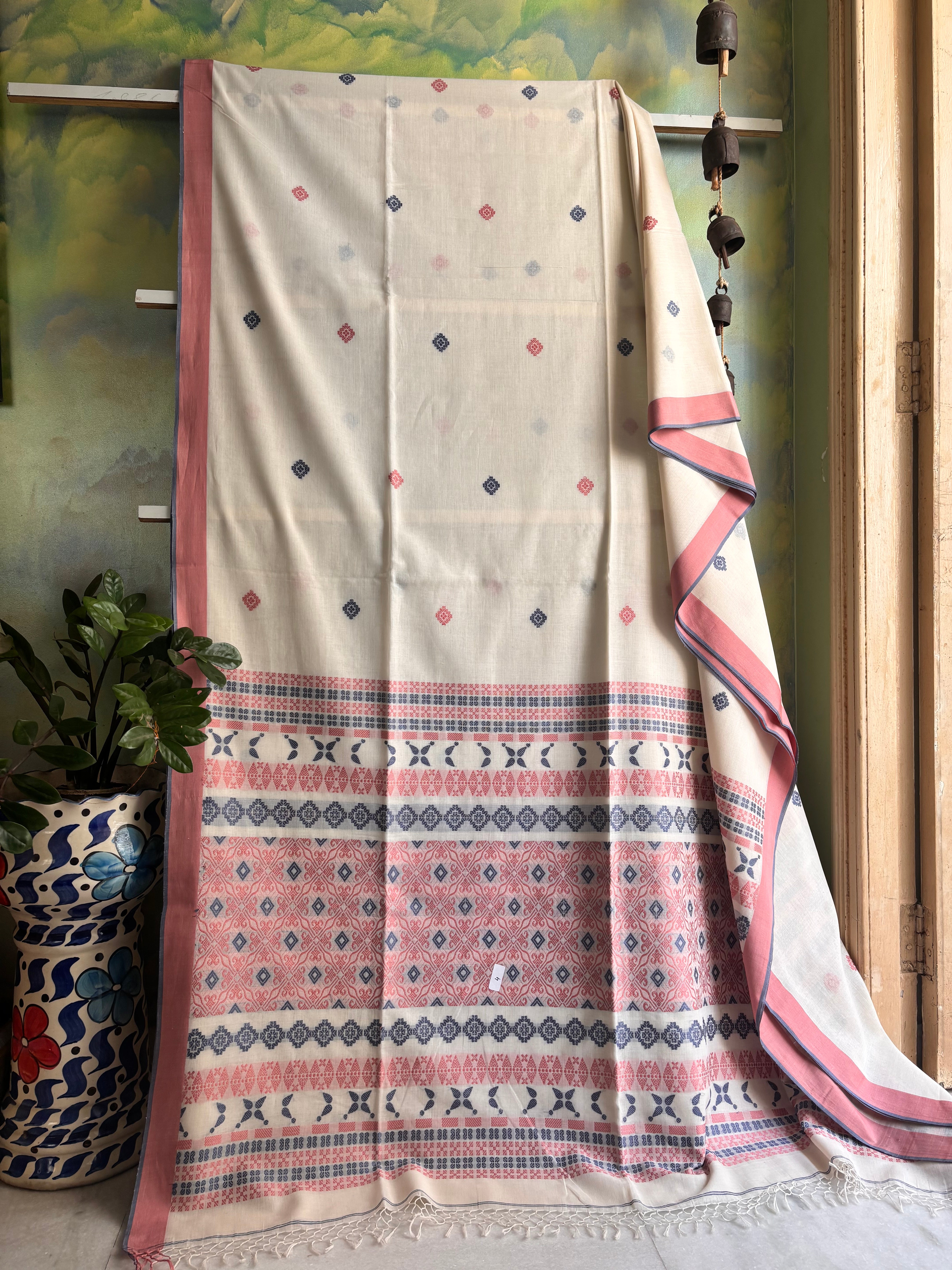 Handwoven Offwhite Colour Phulia Cotton Saree