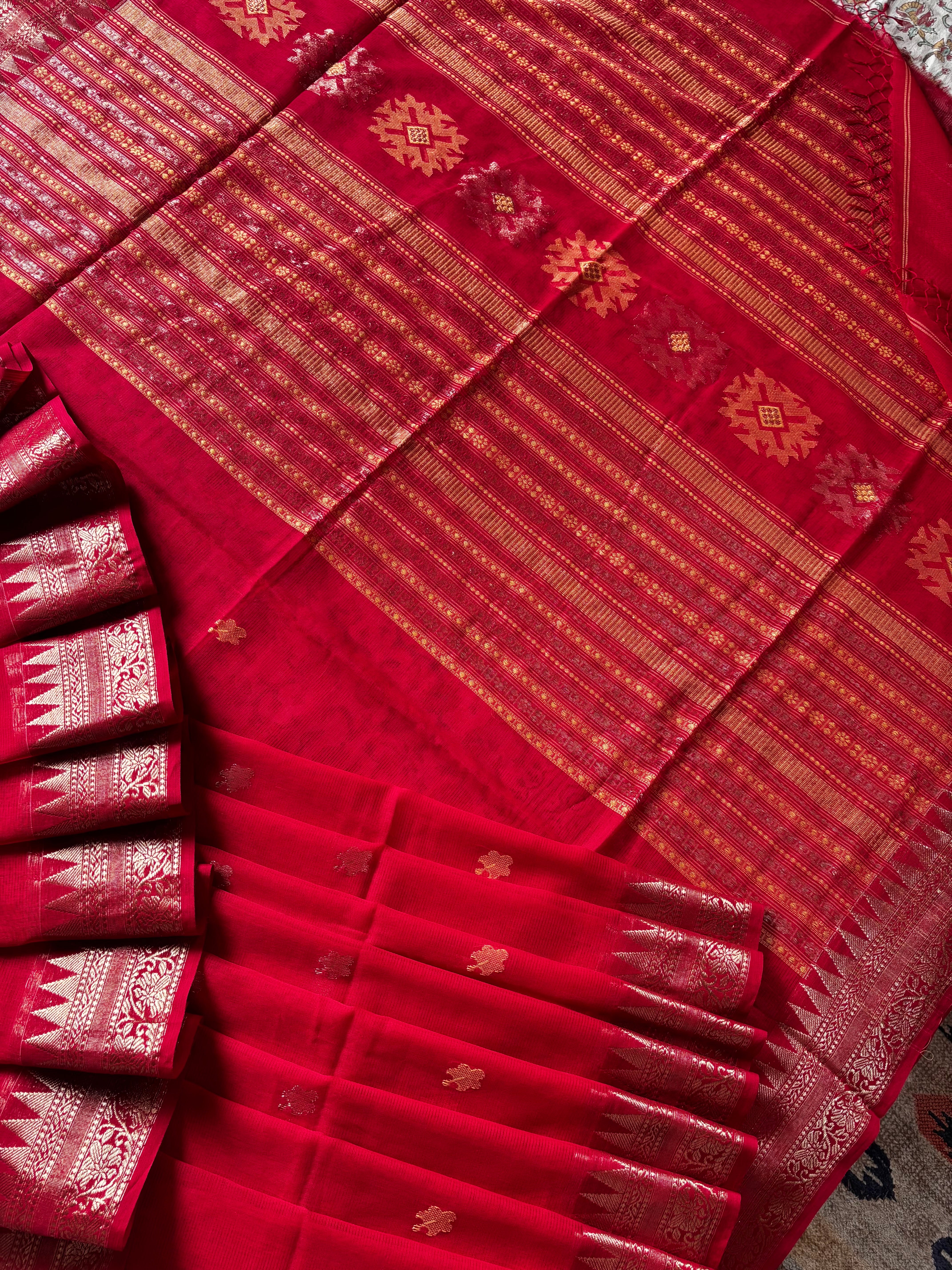 Handwoven Red Colour Phulia Cotton Saree
