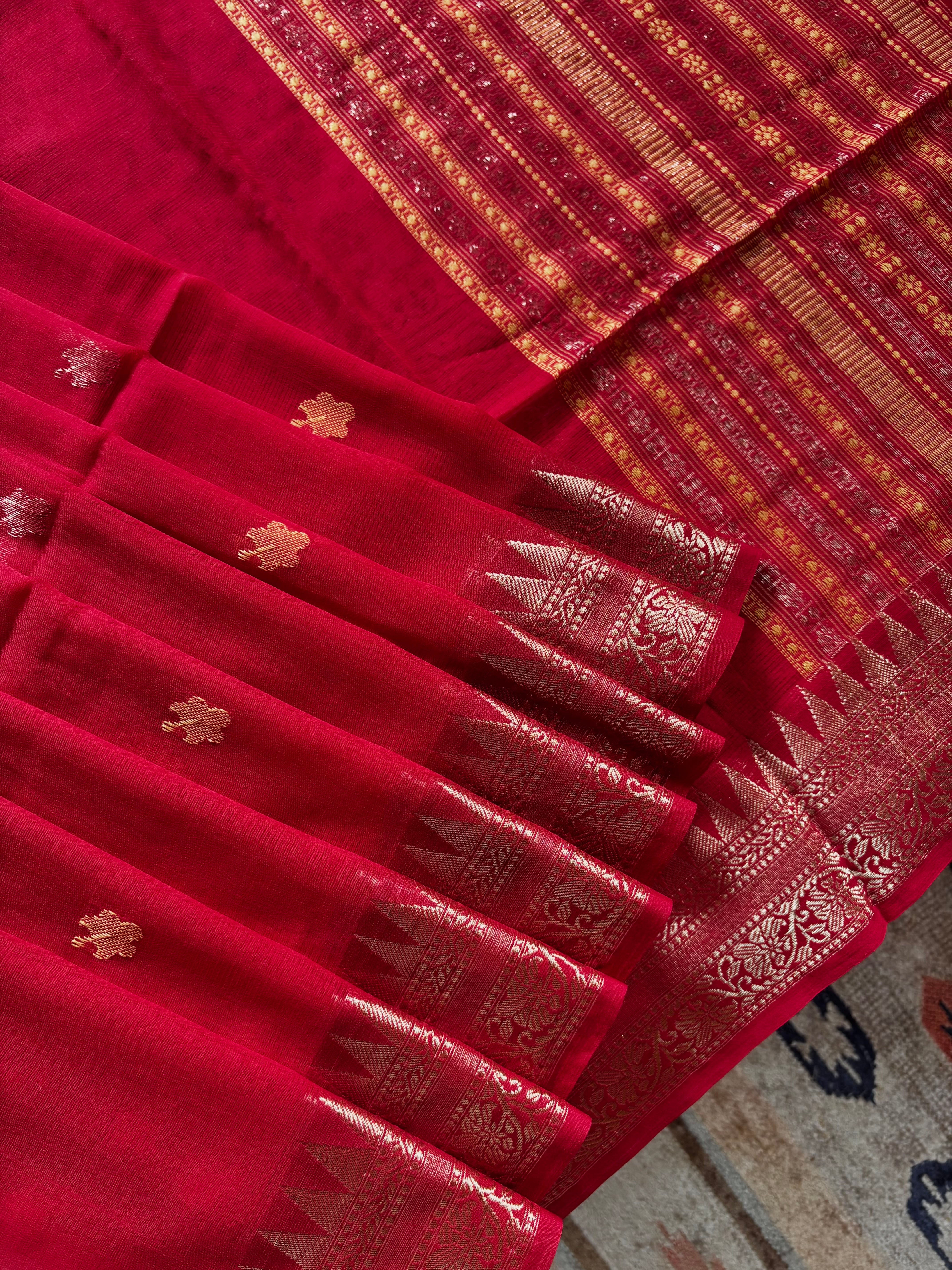 Handwoven Red Colour Phulia Cotton Saree