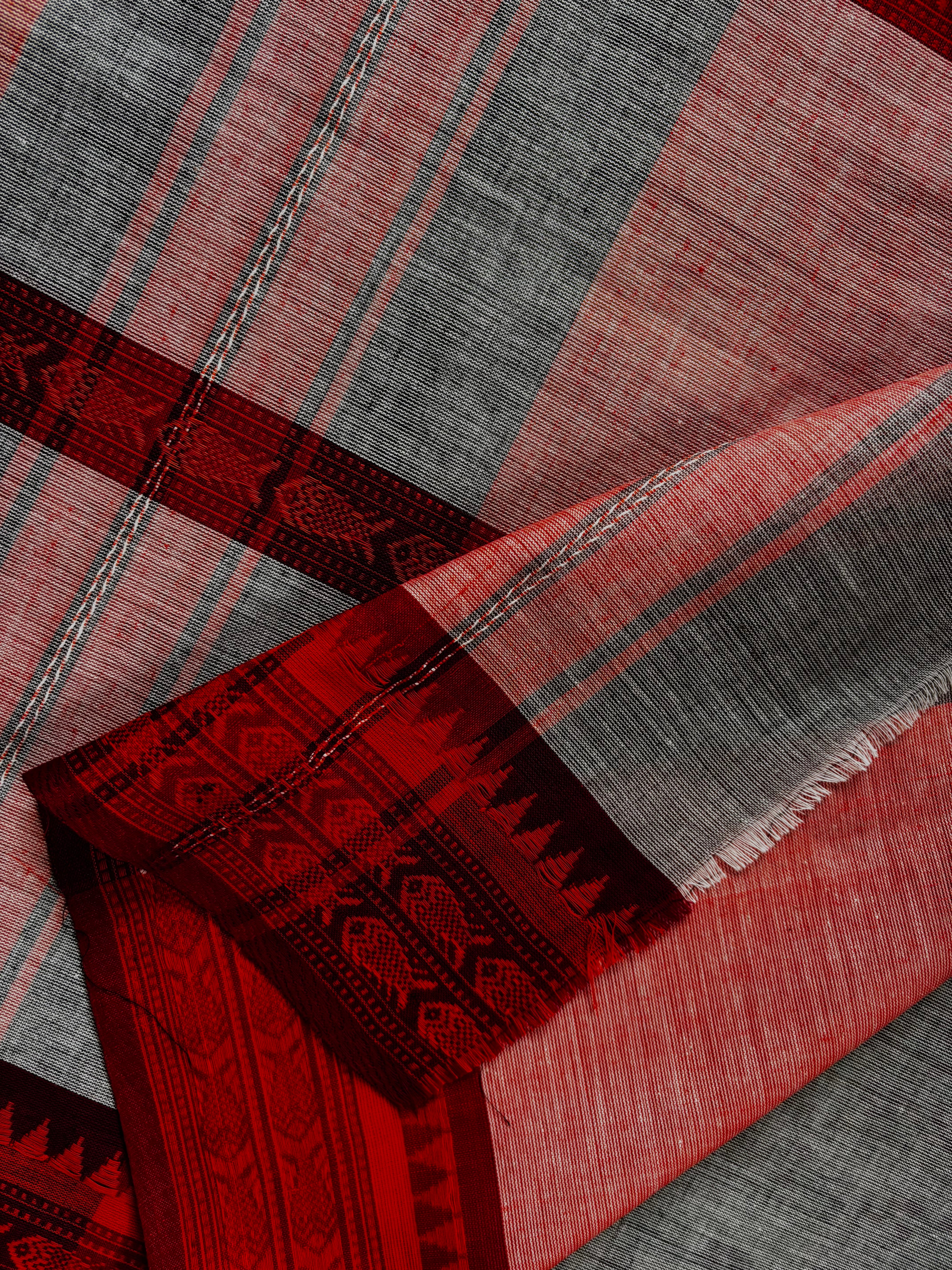 Handwoven Grey Red Cotton Dhonekhali Saree