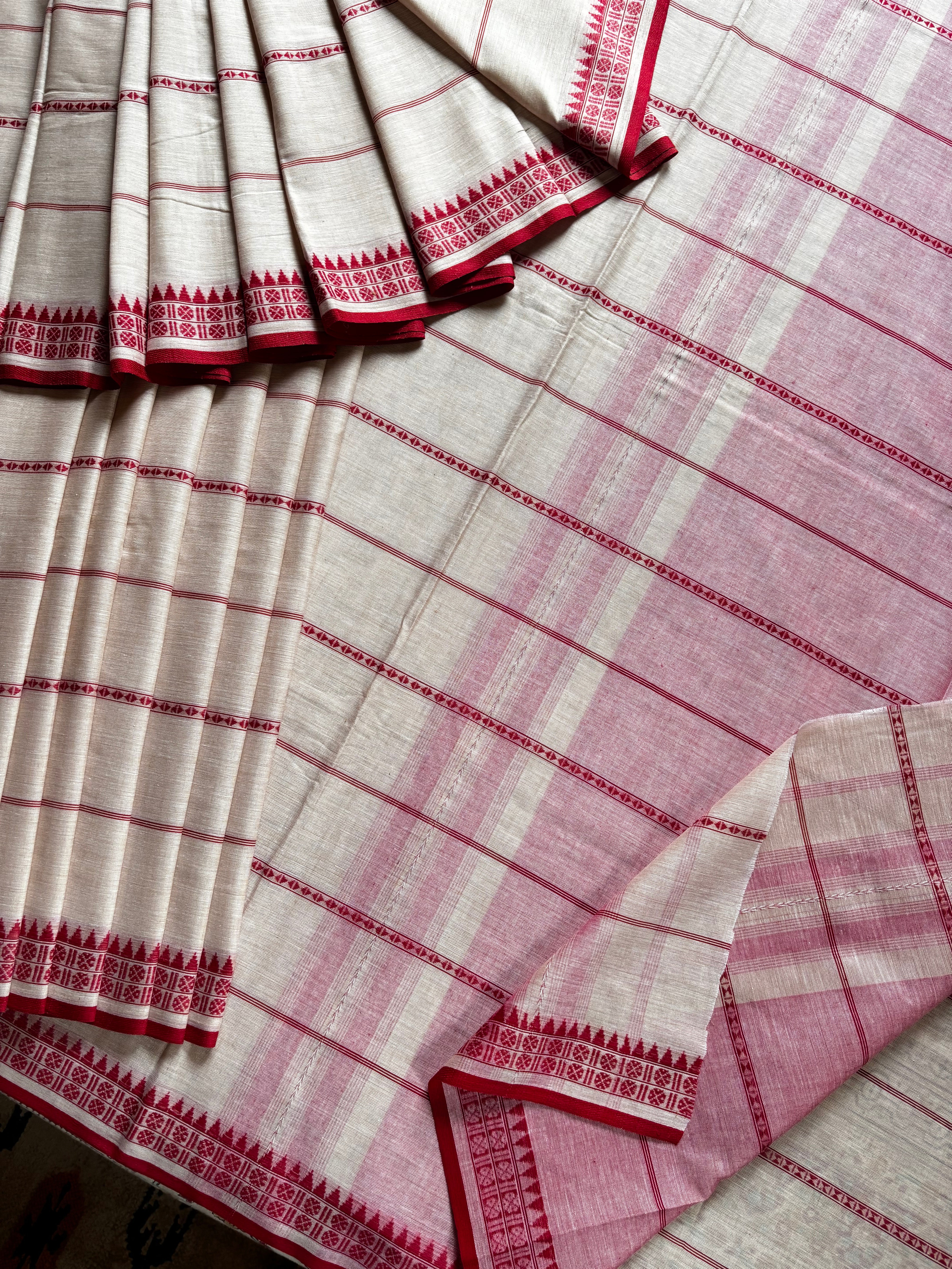 Handwoven Light Pinkish Beige Colour Dhonekhali Cotton Saree