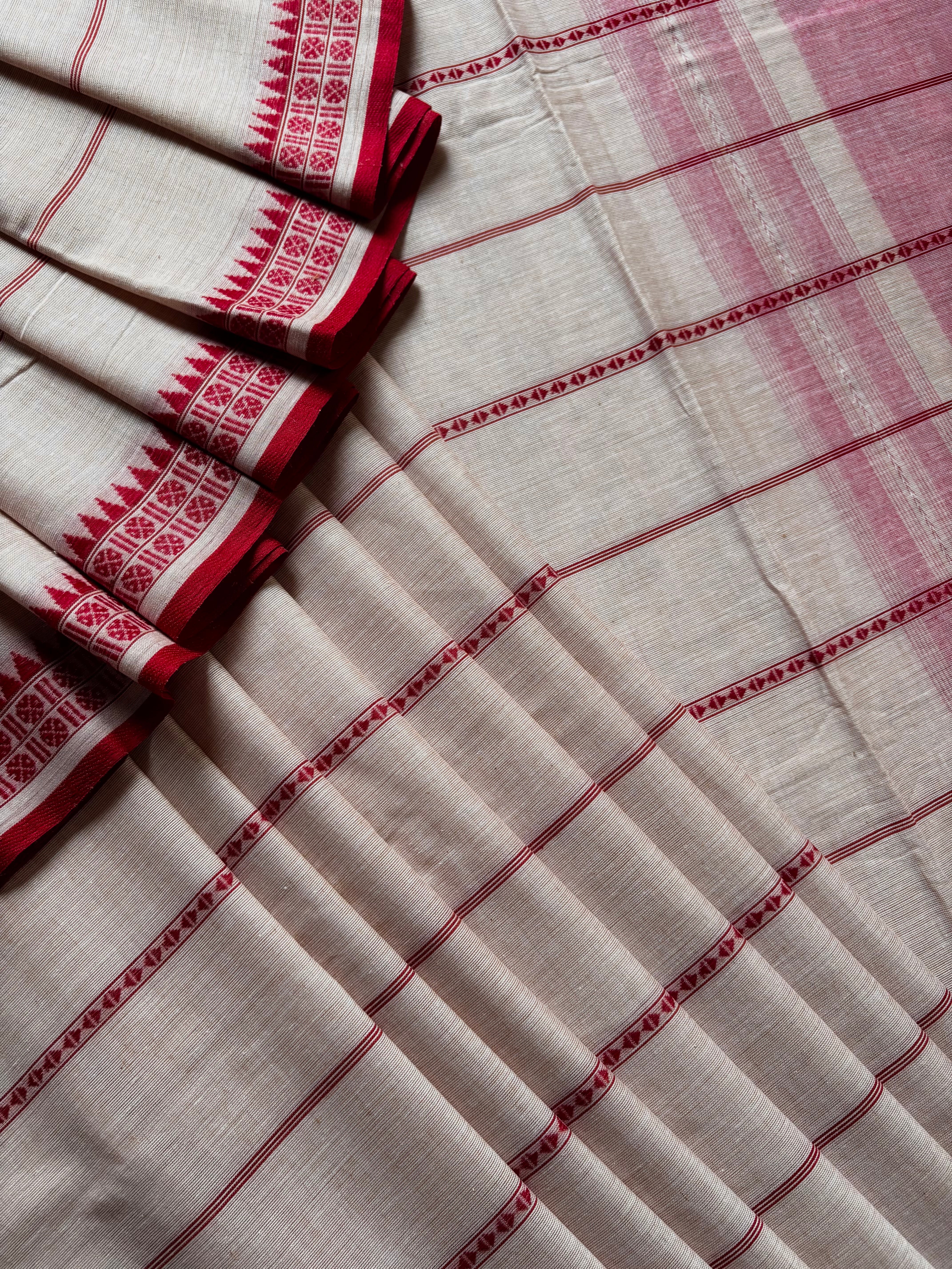 Handwoven Light Pinkish Beige Colour Dhonekhali Cotton Saree